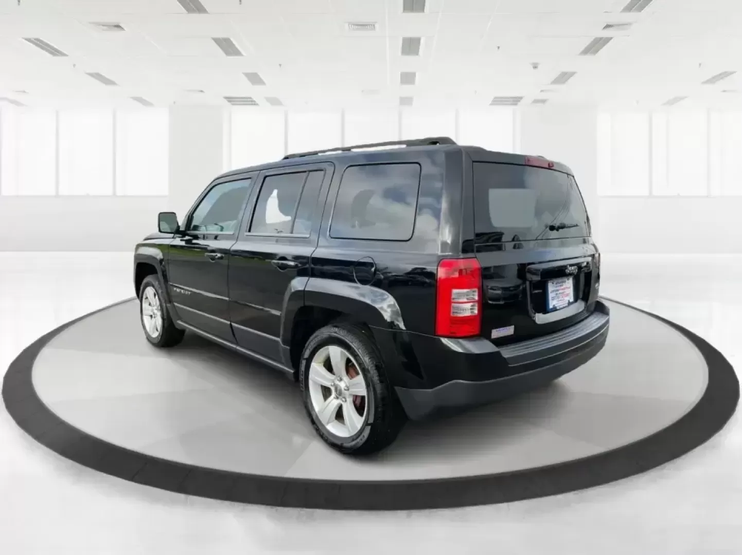 2014 Jeep Patriot Latitude (1C4NJPFA4ED) with an 2.0L L4 DOHC 16V engine, Automatic transmission, located at 880 E. National Road, Vandalia, OH, 45377, (937) 908-9800, 39.891918, -84.183594 - **Adventure Awaits with This 2014 Jeep Patriot Latitude at Advantage Car and Credit - Moraine!**<br /> <br /> Are you ready to embark on new adventures, whether it's a weekend getaway, a family road trip, or daily commutes? This 2014 Jeep Patriot Latitude is your perfect companion for all these scen - Photo#4