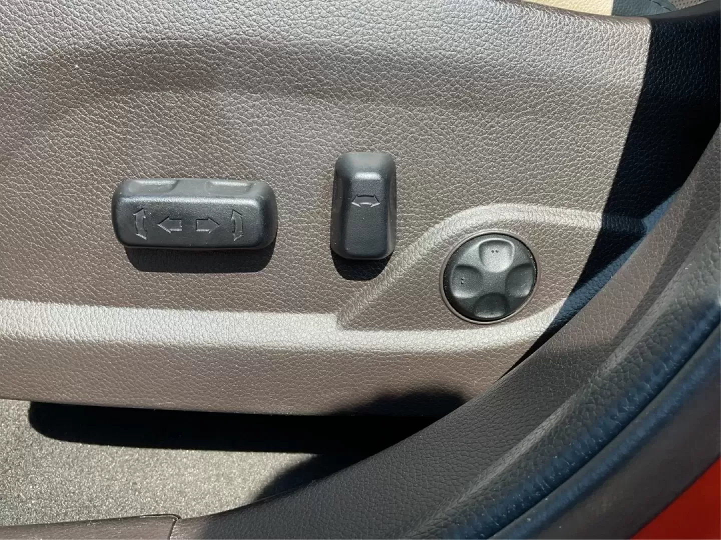 2017 Hyundai Santa Fe 2.0T Ultimate (5XYZW4LA5HG) with an Theta II 2L I-4 gasoline direct injection engine, located at 8750 N County Rd 25A, Piqua, OH, 45356, (937) 908-9800, 40.164391, -84.232513 - Are you ready to elevate your family adventures or commute comfortably while tackling any road with confidence? Look no further than this 2017 Hyundai Santa Fe 2.0T Ultimate, available now at Advantage Car and Credit in Fairborn, OH. This SUV is not just a vehicle; it's your ticket to creating unfor - Photo#17