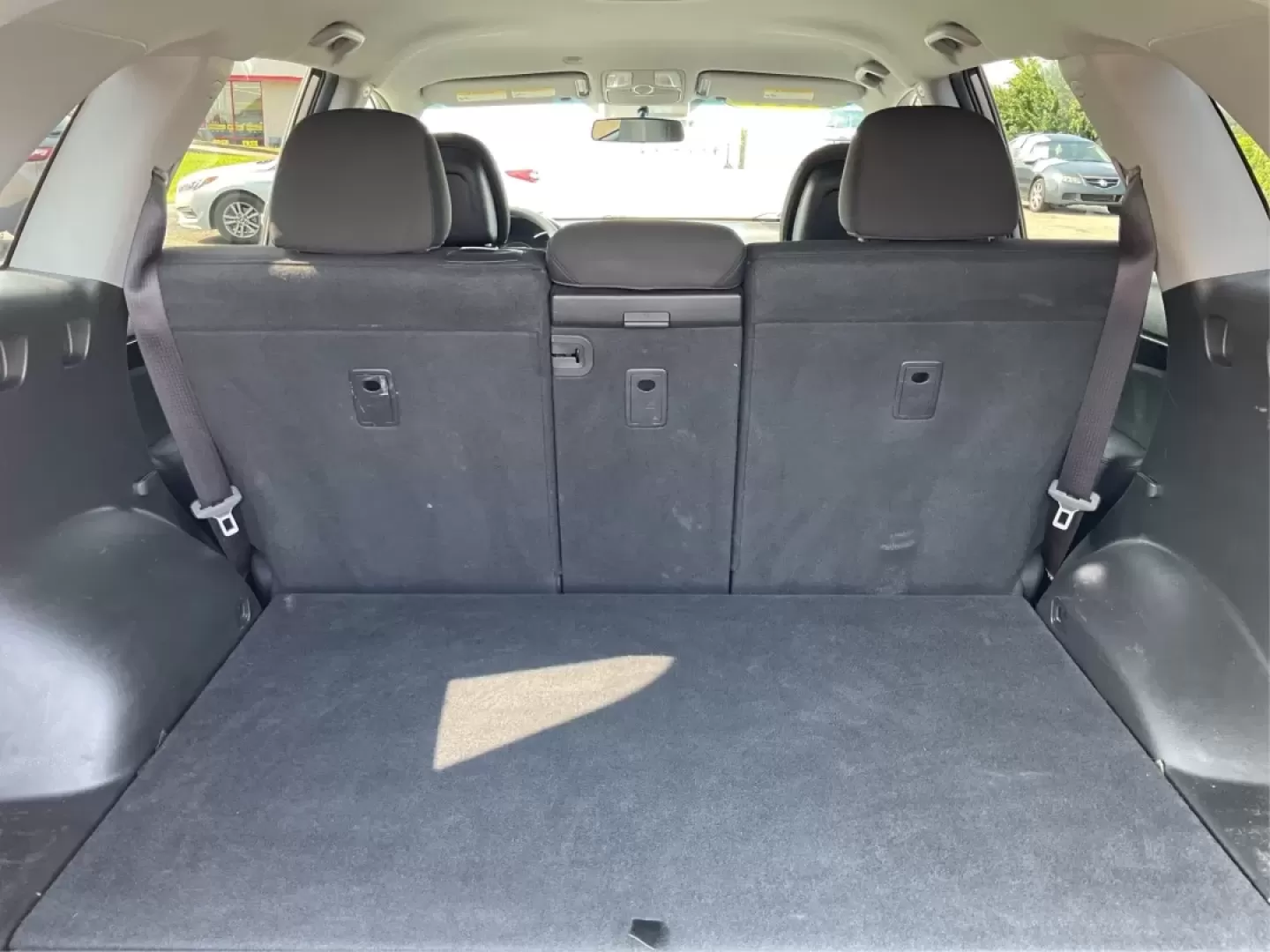 2014 Kia Sorento LX (5XYKT3A66EG) with an 2.4L I-4 gasoline direct injection engine, located at 401 Woodman Dr, Riverside, OH, 45431, (937) 908-9800, 39.760899, -84.123421 - Discover the joy of family adventures with the 2014 Kia Sorento LX, now available at Advantage Car and Credit in New Carlisle, OH. This spacious SUV is perfect for growing families or anyone who loves weekend getaways. With a versatile interior and advanced features, the Sorento is designed for comf - Photo#12