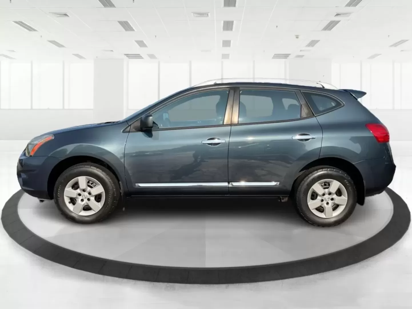 2015 Nissan Rogue S (JN8AS5MV3FW) with an 2.5L I-4 DOHC engine, located at 1099 N County Rd 25A , Troy, OH, 45373, (937) 908-9800, 40.057079, -84.212883 - **Adventure Awaits with the 2015 Nissan Rogue at Advantage Car and Credit - Troy!**<br /> <br /> Are you ready to take your family adventures to the next level? The 2015 Nissan Rogue, available now at Advantage Car and Credit in Troy, OH, is the perfect companion for growing families, long commutes, - Photo#5
