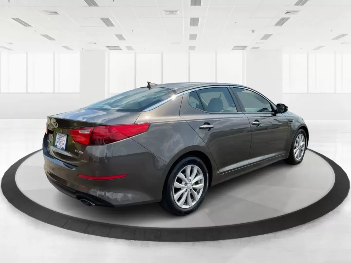 2015 Kia Optima EX (5XXGN4A70FG) with an Theta II 2.4L I-4 gasoline direct injection engine, located at 4508 South Dixie Dr, Moraine, OH, 45439, (937) 908-9800, 39.689976, -84.218452 - Embrace the open road with confidence and style in this stunning 2015 Kia Optima EX, available at Advantage Car and Credit - Piqua! Whether you're navigating daily commutes, embarking on weekend getaways, or shuttling your growing family, this sedan is designed to enhance every journey. With a sleek - Photo#2