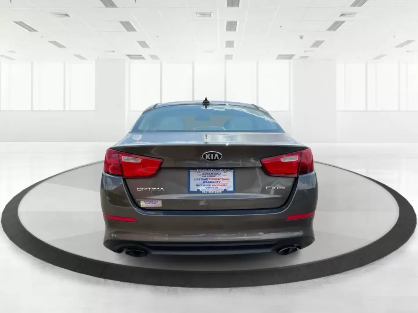 2015 Kia Optima EX (5XXGN4A70FG) with an Theta II 2.4L I-4 gasoline direct injection engine, located at 4508 South Dixie Dr, Moraine, OH, 45439, (937) 908-9800, 39.689976, -84.218452 - Embrace the open road with confidence and style in this stunning 2015 Kia Optima EX, available at Advantage Car and Credit - Piqua! Whether you're navigating daily commutes, embarking on weekend getaways, or shuttling your growing family, this sedan is designed to enhance every journey. With a sleek - Photo#3