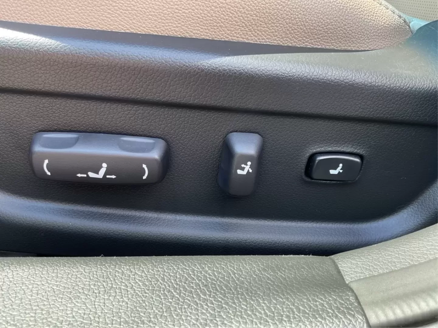 2015 Kia Optima EX (5XXGN4A70FG) with an Theta II 2.4L I-4 gasoline direct injection engine, located at 4508 South Dixie Dr, Moraine, OH, 45439, (937) 908-9800, 39.689976, -84.218452 - Embrace the open road with confidence and style in this stunning 2015 Kia Optima EX, available at Advantage Car and Credit - Piqua! Whether you're navigating daily commutes, embarking on weekend getaways, or shuttling your growing family, this sedan is designed to enhance every journey. With a sleek - Photo#17