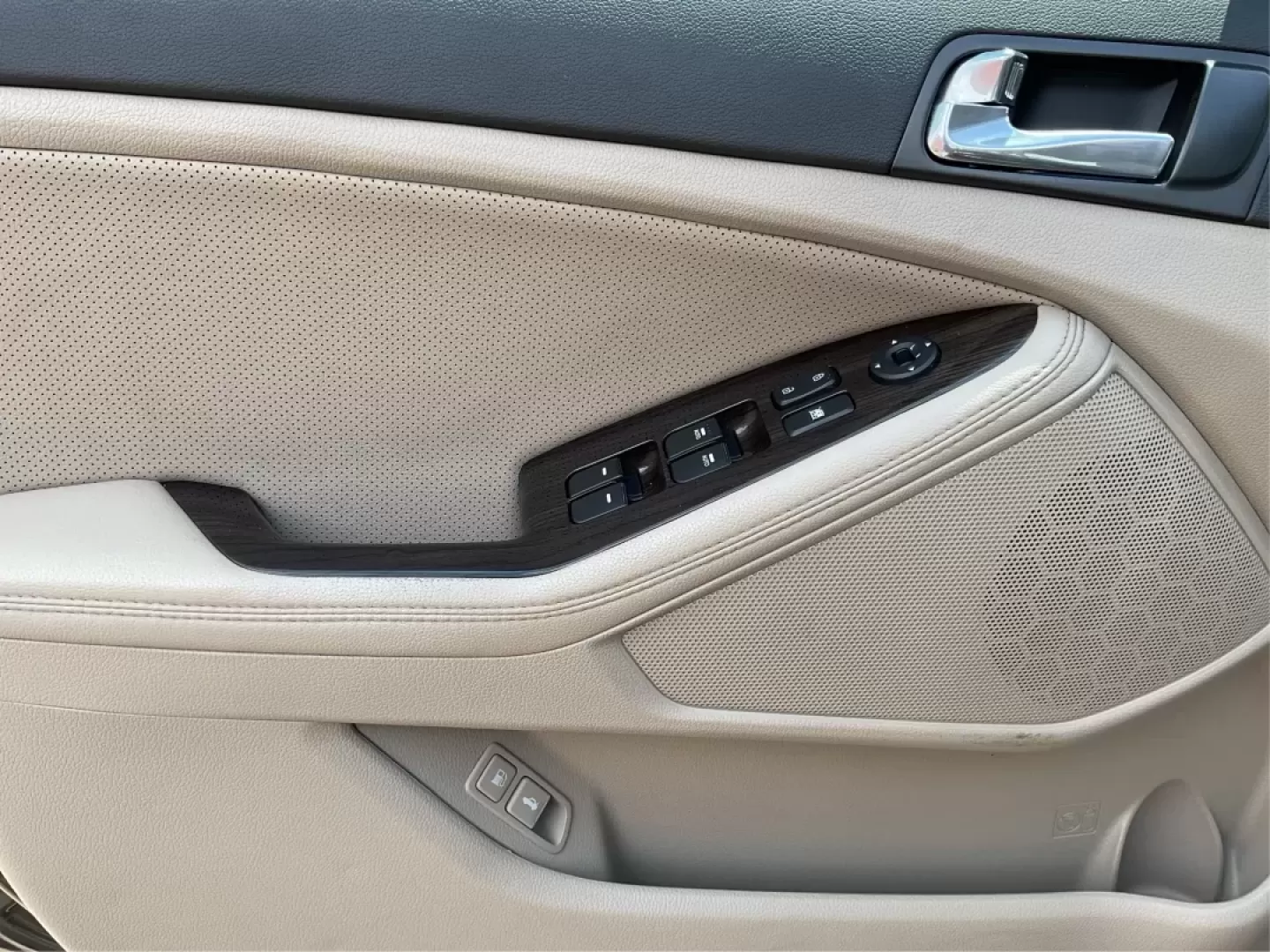 2015 Kia Optima EX (5XXGN4A70FG) with an Theta II 2.4L I-4 gasoline direct injection engine, located at 4508 South Dixie Dr, Moraine, OH, 45439, (937) 908-9800, 39.689976, -84.218452 - Embrace the open road with confidence and style in this stunning 2015 Kia Optima EX, available at Advantage Car and Credit - Piqua! Whether you're navigating daily commutes, embarking on weekend getaways, or shuttling your growing family, this sedan is designed to enhance every journey. With a sleek - Photo#18