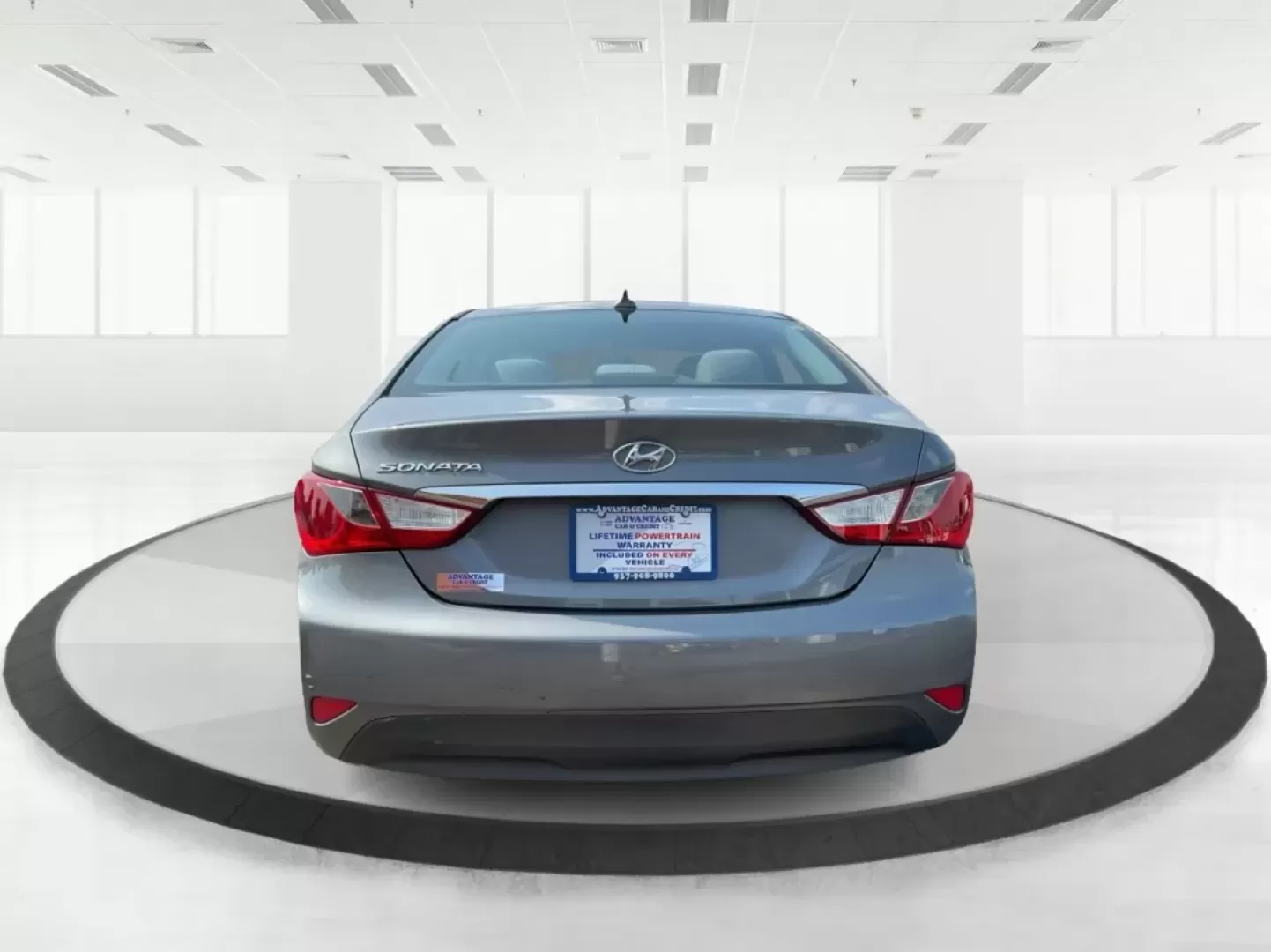 2014 Hyundai Sonata GLS (5NPEB4AC0EH) with an 2.4L I-4 gasoline direct injection engine, located at 880 E. National Road, Vandalia, OH, 45377, (937) 908-9800, 39.891918, -84.183594 - Looking for a reliable sedan that seamlessly blends comfort, efficiency, and style? Look no further than this 2014 Hyundai Sonata GLS, perfect for families, daily commuters, or anyone who appreciates a smooth ride. At Advantage Car and Credit - Piqua, located at 8750 N County Rd 25A in beautiful Piq - Photo#3