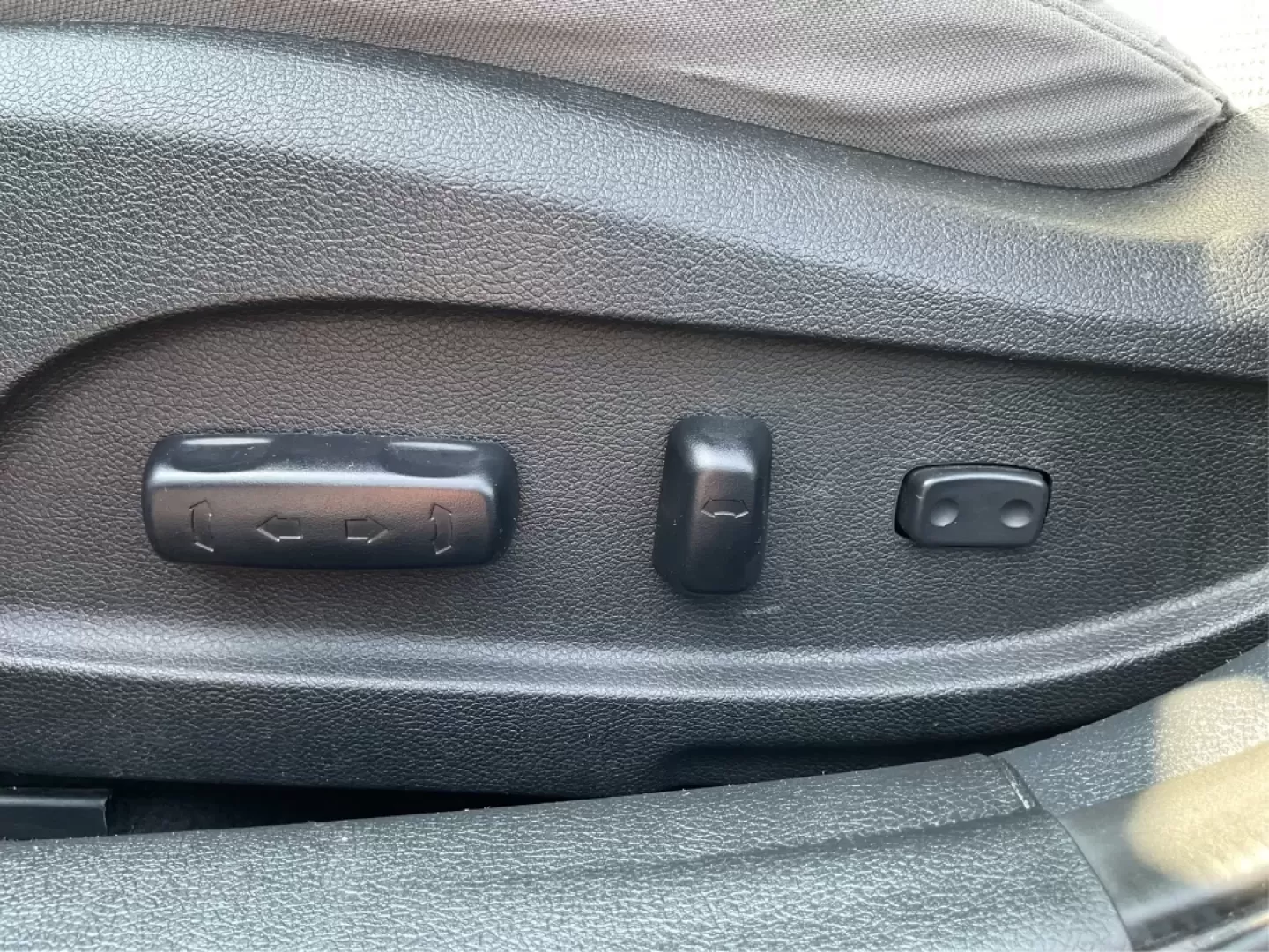 2014 Hyundai Sonata GLS (5NPEB4AC0EH) with an 2.4L I-4 gasoline direct injection engine, located at 880 E. National Road, Vandalia, OH, 45377, (937) 908-9800, 39.891918, -84.183594 - Looking for a reliable sedan that seamlessly blends comfort, efficiency, and style? Look no further than this 2014 Hyundai Sonata GLS, perfect for families, daily commuters, or anyone who appreciates a smooth ride. At Advantage Car and Credit - Piqua, located at 8750 N County Rd 25A in beautiful Piq - Photo#17