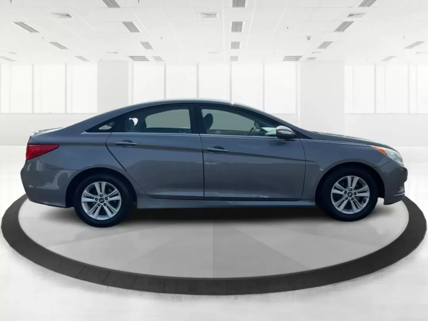 2014 Hyundai Sonata GLS (5NPEB4AC0EH) with an 2.4L I-4 gasoline direct injection engine, located at 8750 N County Rd 25A, Piqua, OH, 45356, (937) 908-9800, 40.164391, -84.232513 - Looking for a reliable sedan that seamlessly blends comfort, efficiency, and style? Look no further than this 2014 Hyundai Sonata GLS, perfect for families, daily commuters, or anyone who appreciates a smooth ride. At Advantage Car and Credit - Piqua, located at 8750 N County Rd 25A in beautiful Piq - Photo#1