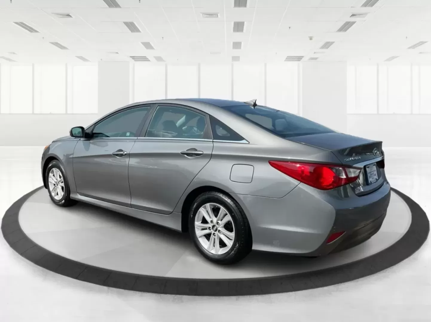 2014 Hyundai Sonata GLS (5NPEB4AC0EH) with an 2.4L I-4 gasoline direct injection engine, located at 8750 N County Rd 25A, Piqua, OH, 45356, (937) 908-9800, 40.164391, -84.232513 - Looking for a reliable sedan that seamlessly blends comfort, efficiency, and style? Look no further than this 2014 Hyundai Sonata GLS, perfect for families, daily commuters, or anyone who appreciates a smooth ride. At Advantage Car and Credit - Piqua, located at 8750 N County Rd 25A in beautiful Piq - Photo#4