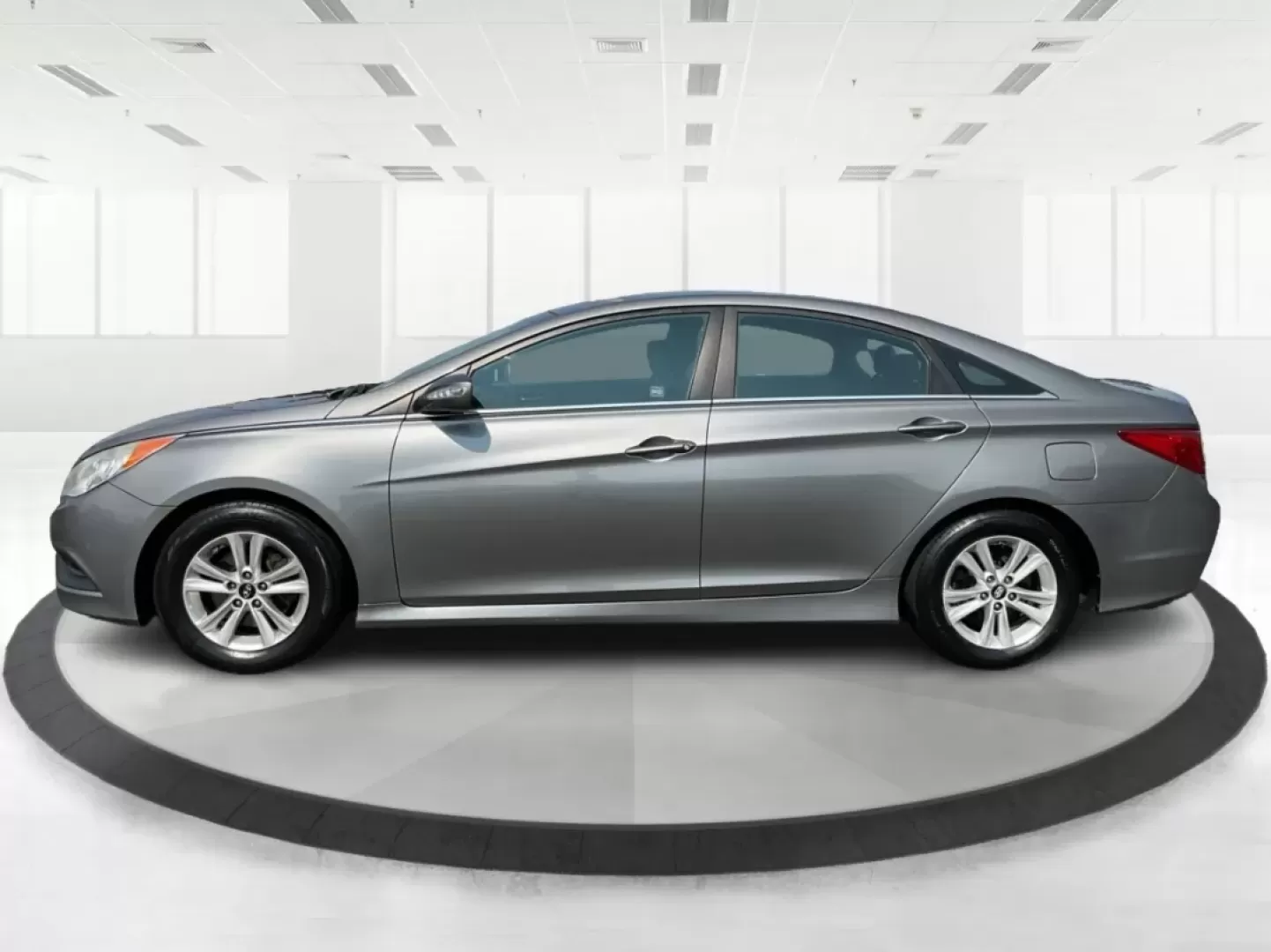 2014 Hyundai Sonata GLS (5NPEB4AC0EH) with an 2.4L I-4 gasoline direct injection engine, located at 8750 N County Rd 25A, Piqua, OH, 45356, (937) 908-9800, 40.164391, -84.232513 - Looking for a reliable sedan that seamlessly blends comfort, efficiency, and style? Look no further than this 2014 Hyundai Sonata GLS, perfect for families, daily commuters, or anyone who appreciates a smooth ride. At Advantage Car and Credit - Piqua, located at 8750 N County Rd 25A in beautiful Piq - Photo#5