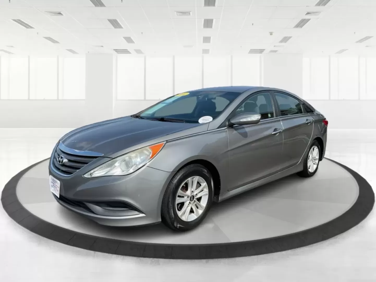2014 Hyundai Sonata GLS (5NPEB4AC0EH) with an 2.4L I-4 gasoline direct injection engine, located at 8750 N County Rd 25A, Piqua, OH, 45356, (937) 908-9800, 40.164391, -84.232513 - Looking for a reliable sedan that seamlessly blends comfort, efficiency, and style? Look no further than this 2014 Hyundai Sonata GLS, perfect for families, daily commuters, or anyone who appreciates a smooth ride. At Advantage Car and Credit - Piqua, located at 8750 N County Rd 25A in beautiful Piq - Photo#8