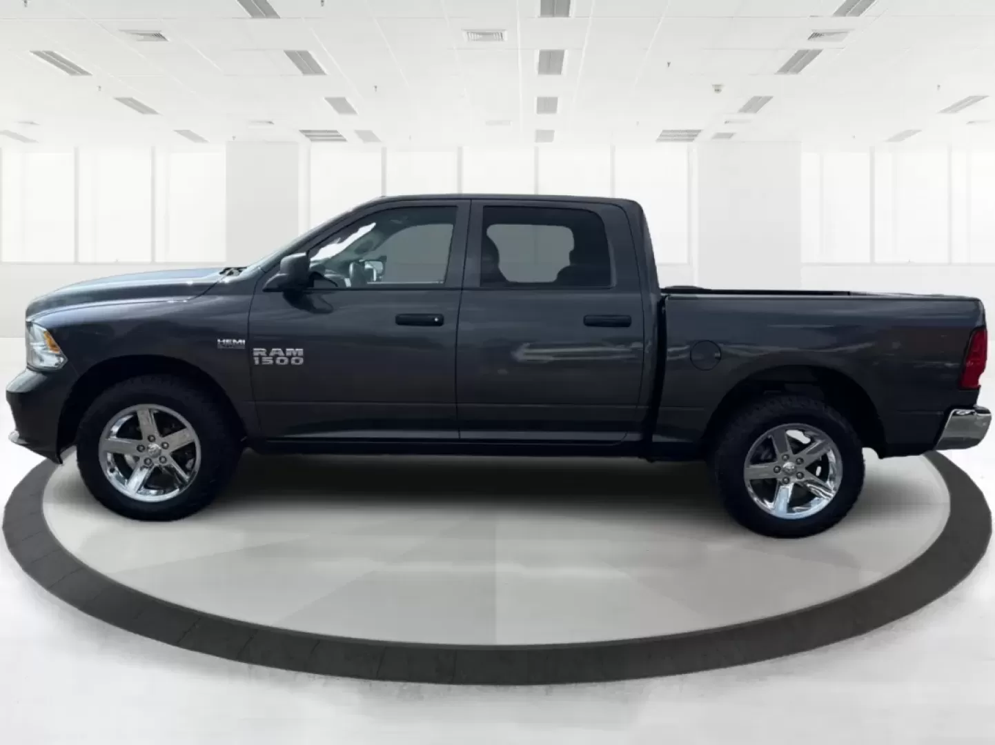 2017 Ram 1500 Express Crew Cab 4x4 5'7 Box (3C6RR7KTXHG) with an Other engine, located at 1951 S Dayton Lakeview Rd., New Carlisle, OH, 45344, (937) 908-9800, 39.890999, -84.050255 - ### Unleash Your Adventurous Spirit with the 2017 Ram 1500 at Advantage Car and Credit - Xenia!<br /> <br /> Are you ready to elevate your driving experience? Whether you're tackling the daily commute, embarking on family road trips, or conquering weekend adventures, the 2017 Ram 1500 Express Crew C - Photo#5