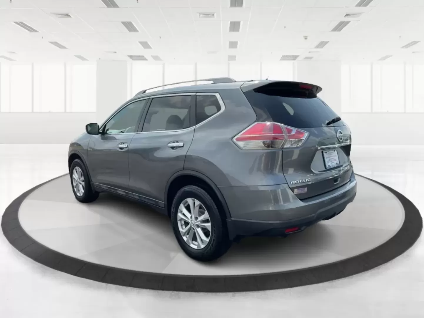 2015 Nissan Rogue SV (5N1AT2MV3FC) with an 2.5L I-4 DOHC engine, located at 1230 East Main St, Xenia, OH, 45385, (937) 908-9800, 39.688026, -83.910172 - Experience adventure and comfort on the road with this 2015 Nissan Rogue SV, available now at **Advantage Car and Credit - Xenia**! Whether you're embarking on a weekend getaway or navigating the hustle and bustle of daily commutes, this versatile SUV is designed to meet your lifestyle needs. With i - Photo#4