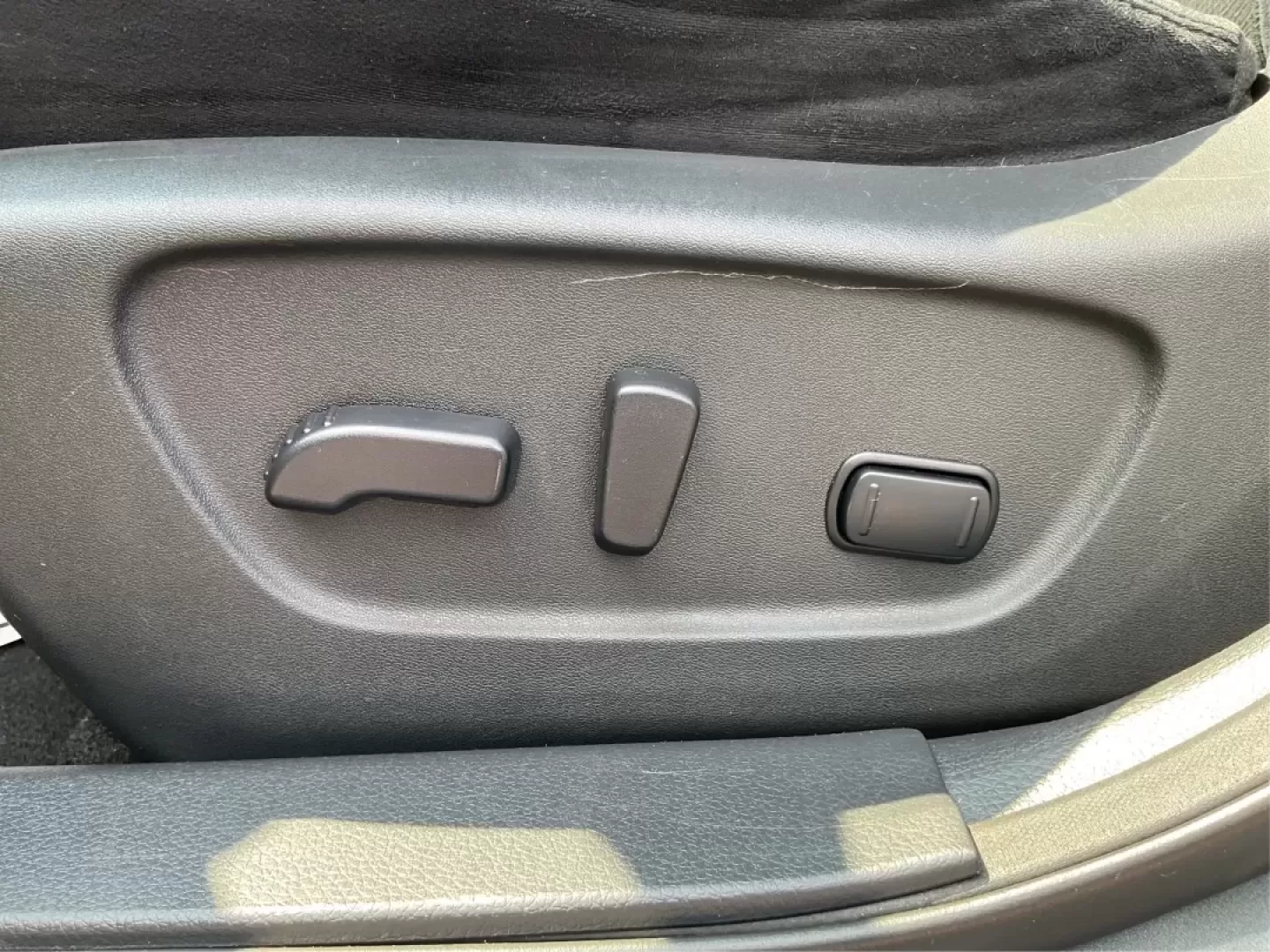 2015 Nissan Rogue SV (5N1AT2MV3FC) with an 2.5L I-4 DOHC engine, located at 1230 East Main St, Xenia, OH, 45385, (937) 908-9800, 39.688026, -83.910172 - Experience adventure and comfort on the road with this 2015 Nissan Rogue SV, available now at **Advantage Car and Credit - Xenia**! Whether you're embarking on a weekend getaway or navigating the hustle and bustle of daily commutes, this versatile SUV is designed to meet your lifestyle needs. With i - Photo#17