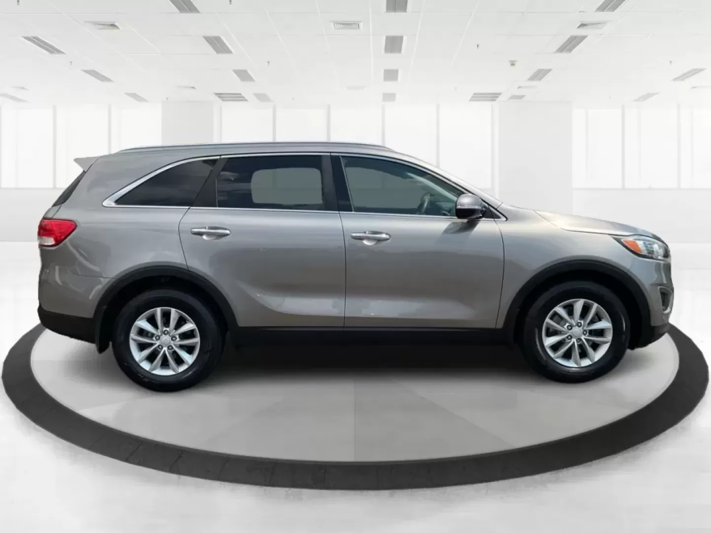 2016 Kia Sorento 2.4L LX (5XYPG4A34GG) with an 2.4L I-4 gasoline direct injection engine, located at 401 Woodman Dr, Riverside, OH, 45431, (937) 908-9800, 39.760899, -84.123421 - **Explore Life's Adventures with the 2016 Kia Sorento at Advantage Car and Credit - Riverside!**<br /> <br /> Are you ready to elevate your driving experience? The 2016 Kia Sorento is the perfect companion for families, adventurers, and daily commuters alike. This versatile SUV seamlessly blends com - Photo#1