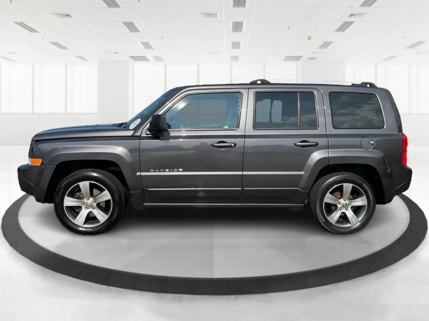 2017 Jeep Patriot High Altitude FWD (1C4NJPFA4HD) with an 2L I-4 DOHC engine, located at 1184 Kauffman Ave, Fairborn, OH, 45324, (937) 908-9800, 39.807072, -84.030914 - **Adventure Awaits in the 2017 Jeep Patriot High Altitude FWD Perfect for Your Next Journey!**<br /> <br /> Are you ready to take on your next adventure? Whether you're navigating through city traffic in Fairborn or exploring the scenic routes of Ohio, the 2017 Jeep Patriot High Altitude FWD is the - Photo#5