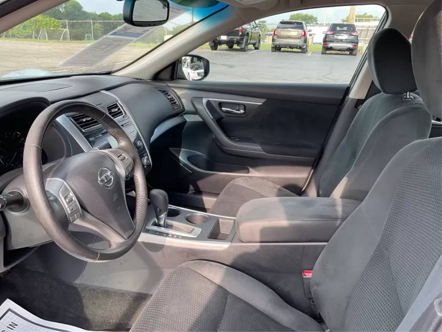 2015 Nissan Altima 2.5 SV (1N4AL3AP2FC) with an 2.5L I-4 DOHC engine, located at 1184 Kauffman Ave, Fairborn, OH, 45324, (937) 908-9800, 39.807072, -84.030914 - **Elevate Your Daily Drive with the 2015 Nissan Altima 2.5 SV at Advantage Car and Credit - Fairborn!**<br /> <br /> Are you searching for a reliable sedan that effortlessly blends style, comfort, and technology? Look no further than the 2015 Nissan Altima 2.5 SV available at Advantage Car and Credi - Photo#9