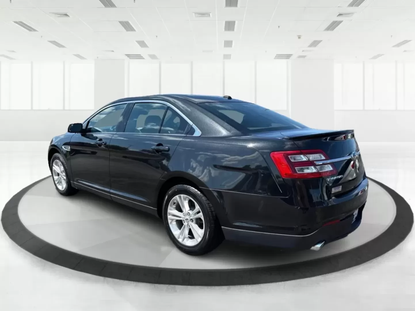 2013 Ford Taurus SEL (1FAHP2E87DG) with an EcoBoost 2L I-4 gasoline direct injection engine, located at 1099 N County Rd 25A , Troy, OH, 45373, (937) 908-9800, 40.057079, -84.212883 - ### Discover Your Next Adventure with the 2013 Ford Taurus SEL from Advantage Car and Credit!<br /> <br /> Are you seeking a reliable and stylish sedan for your daily commute, family road trips, or weekend adventures? Look no further! The 2013 Ford Taurus SEL, available at Advantage Car and Credit i - Photo#4