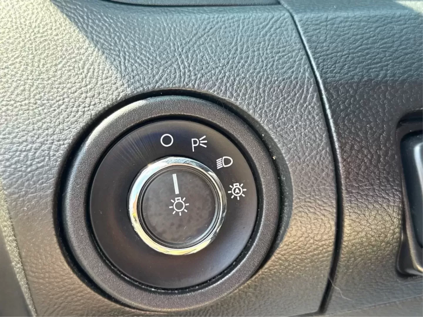 2013 Ford Taurus SEL (1FAHP2E87DG) with an EcoBoost 2L I-4 gasoline direct injection engine, located at 1099 N County Rd 25A , Troy, OH, 45373, (937) 908-9800, 40.057079, -84.212883 - ### Discover Your Next Adventure with the 2013 Ford Taurus SEL from Advantage Car and Credit!<br /> <br /> Are you seeking a reliable and stylish sedan for your daily commute, family road trips, or weekend adventures? Look no further! The 2013 Ford Taurus SEL, available at Advantage Car and Credit i - Photo#17