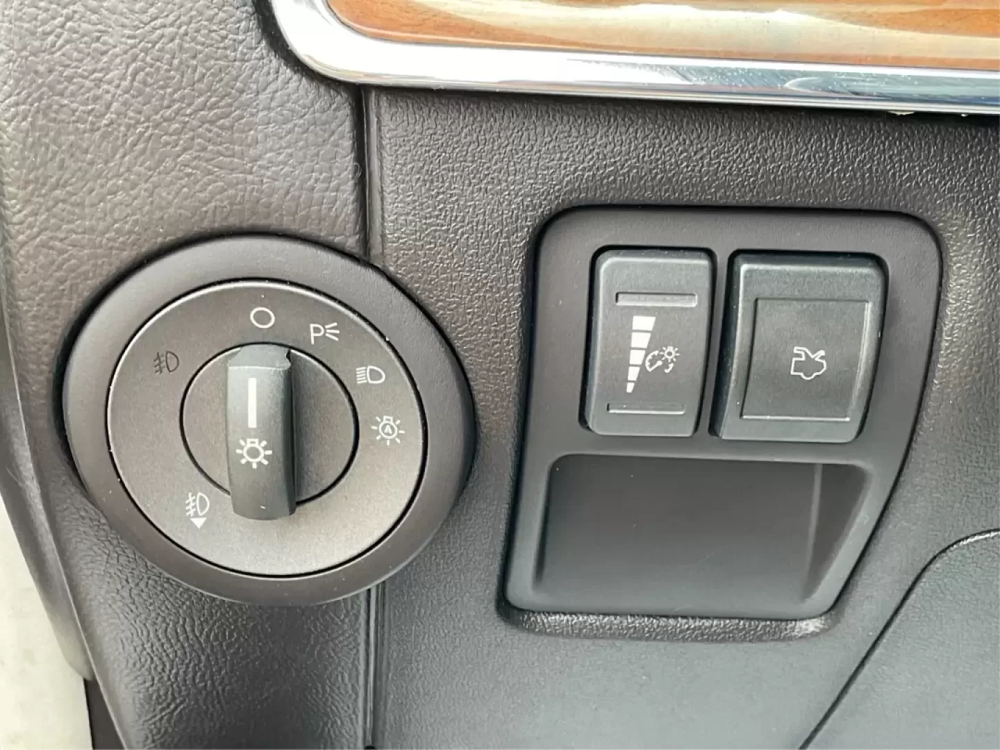 2011 Lincoln MKZ Base (3LNHL2GC8BR) with an Other engine, located at 8750 N County Rd 25A, Piqua, OH, 45356, (937) 908-9800, 40.164391, -84.232513 - **Experience Luxury and Reliability with the 2011 Lincoln MKZ at Advantage Car and Credit**<br /> <br /> Are you in the market for a vehicle that combines sophistication with practicality? Look no further than the 2011 Lincoln MKZ available at Advantage Car and Credit in Fairborn, OH. This stunning - Photo#17