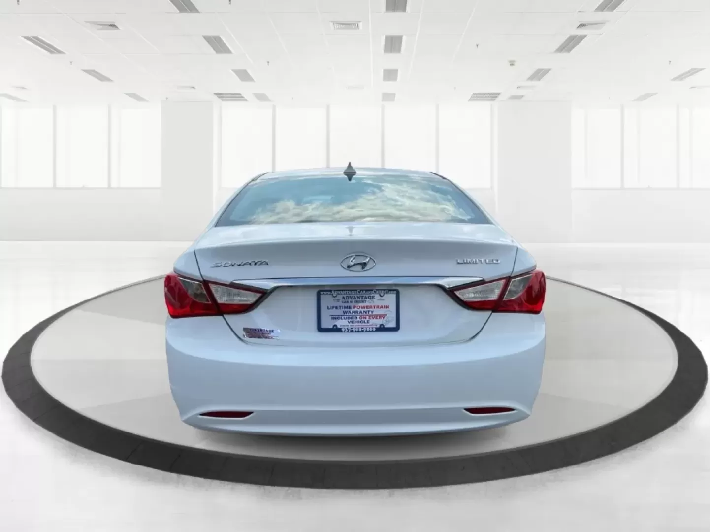 2011 Hyundai Sonata Limited (5NPEC4AC8BH) with an 2.4L I-4 gasoline direct injection engine, located at 1184 Kauffman Ave, Fairborn, OH, 45324, (937) 908-9800, 39.807072, -84.030914 - **Experience Comfort and Style with the 2011 Hyundai Sonata Limited - Perfect for Your Daily Commute or Weekend Getaway!**<br /> <br /> Looking for a reliable vehicle that seamlessly fits into your busy lifestyle? The 2011 Hyundai Sonata Limited is an excellent choice for those who want a perfect bl - Photo#3