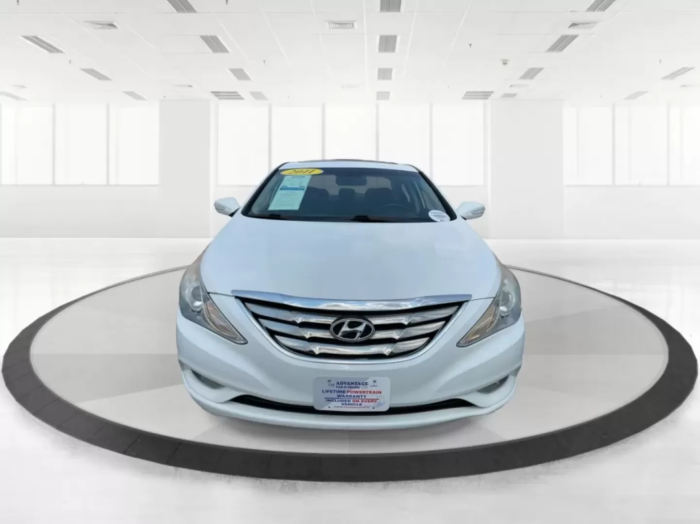 2011 Hyundai Sonata Limited (5NPEC4AC8BH) with an 2.4L I-4 gasoline direct injection engine, located at 1184 Kauffman Ave, Fairborn, OH, 45324, (937) 908-9800, 39.807072, -84.030914 - **Experience Comfort and Style with the 2011 Hyundai Sonata Limited - Perfect for Your Daily Commute or Weekend Getaway!**<br /> <br /> Looking for a reliable vehicle that seamlessly fits into your busy lifestyle? The 2011 Hyundai Sonata Limited is an excellent choice for those who want a perfect bl - Photo#7