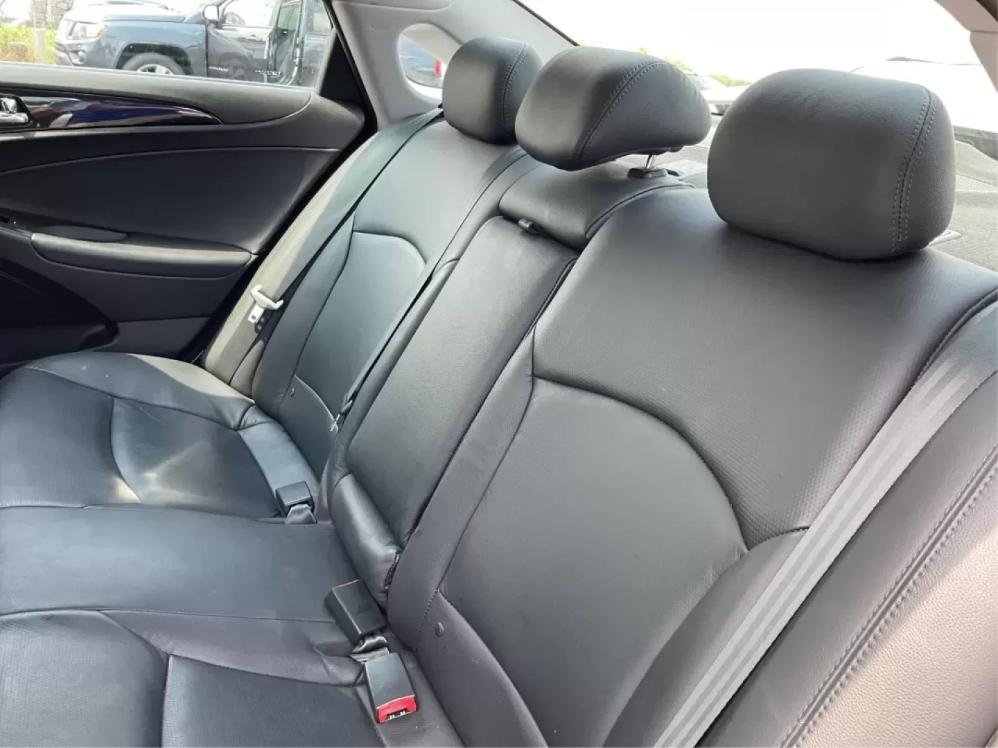 2011 Hyundai Sonata Limited (5NPEC4AC8BH) with an 2.4L I-4 gasoline direct injection engine, located at 1184 Kauffman Ave, Fairborn, OH, 45324, (937) 908-9800, 39.807072, -84.030914 - **Experience Comfort and Style with the 2011 Hyundai Sonata Limited - Perfect for Your Daily Commute or Weekend Getaway!**<br /> <br /> Looking for a reliable vehicle that seamlessly fits into your busy lifestyle? The 2011 Hyundai Sonata Limited is an excellent choice for those who want a perfect bl - Photo#10
