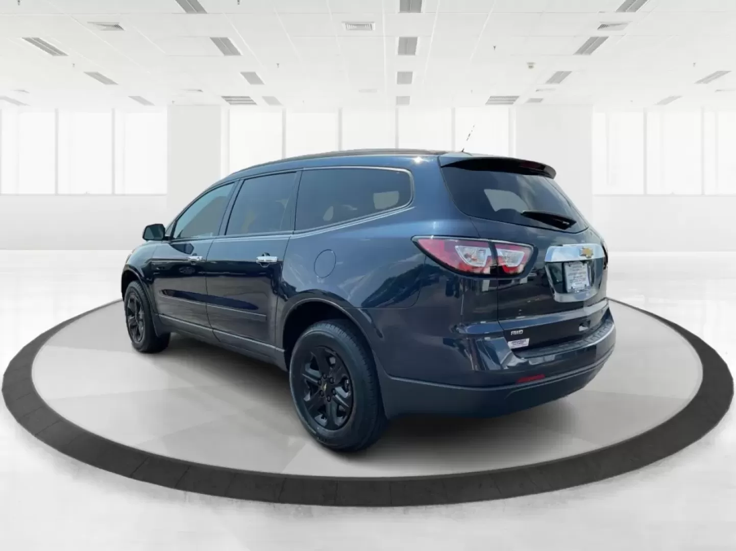 2015 Chevrolet Traverse LS (1GNKVFED9FJ) with an 3.6L V-6 gasoline direct injection engine, located at 4508 South Dixie Dr, Moraine, OH, 45439, (937) 908-9800, 39.689976, -84.218452 - **Adventure Awaits with the 2015 Chevrolet Traverse LS Perfect for Growing Families and Weekend Getaways!**<br /> <br /> Are you ready to elevate your family outings or weekend adventures? Look no further than the 2015 Chevrolet Traverse LS, a spacious and versatile SUV designed to meet the demands - Photo#3