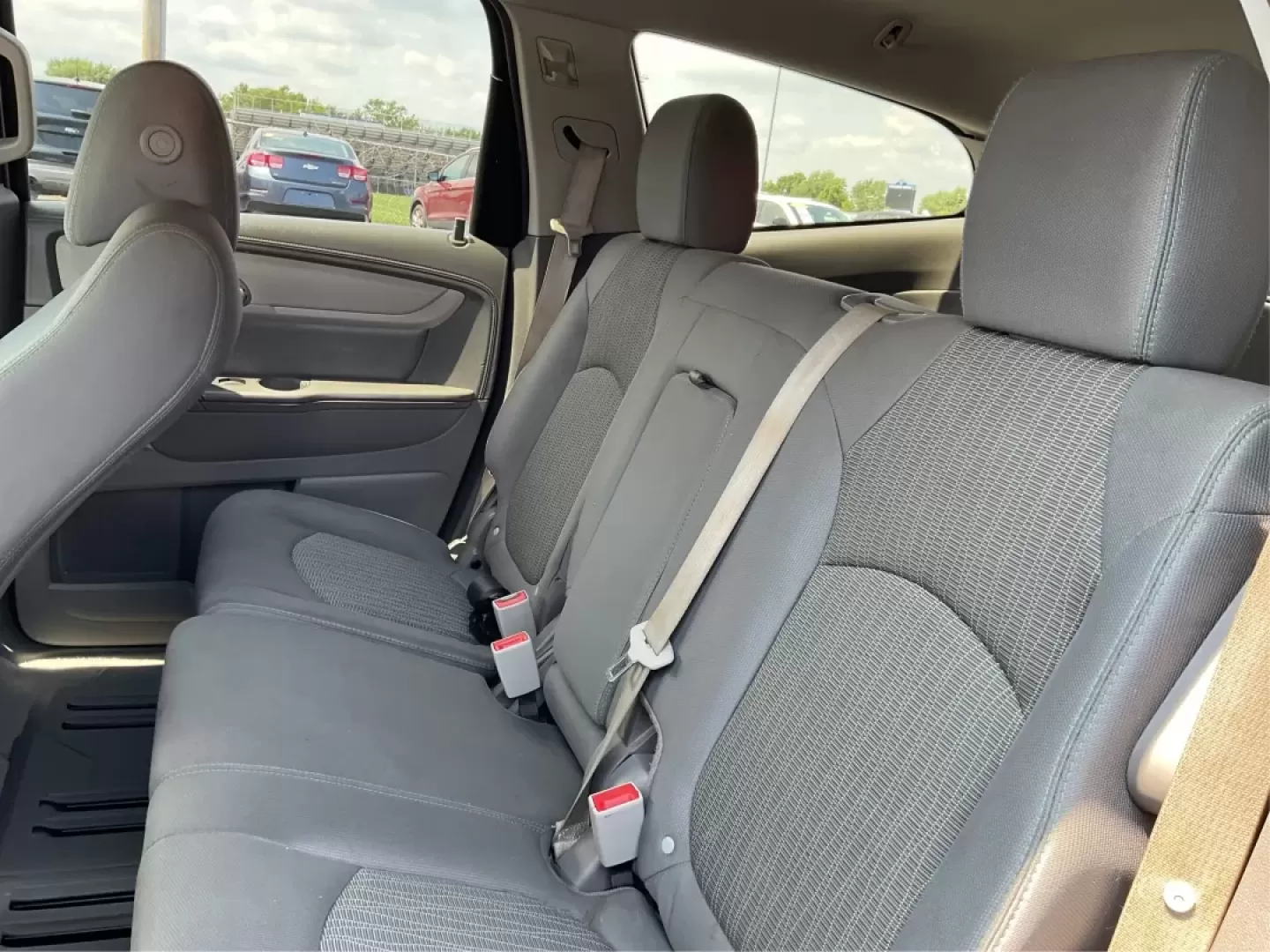 2015 Chevrolet Traverse LS (1GNKVFED9FJ) with an 3.6L V-6 gasoline direct injection engine, located at 4508 South Dixie Dr, Moraine, OH, 45439, (937) 908-9800, 39.689976, -84.218452 - **Adventure Awaits with the 2015 Chevrolet Traverse LS Perfect for Growing Families and Weekend Getaways!**<br /> <br /> Are you ready to elevate your family outings or weekend adventures? Look no further than the 2015 Chevrolet Traverse LS, a spacious and versatile SUV designed to meet the demands - Photo#9