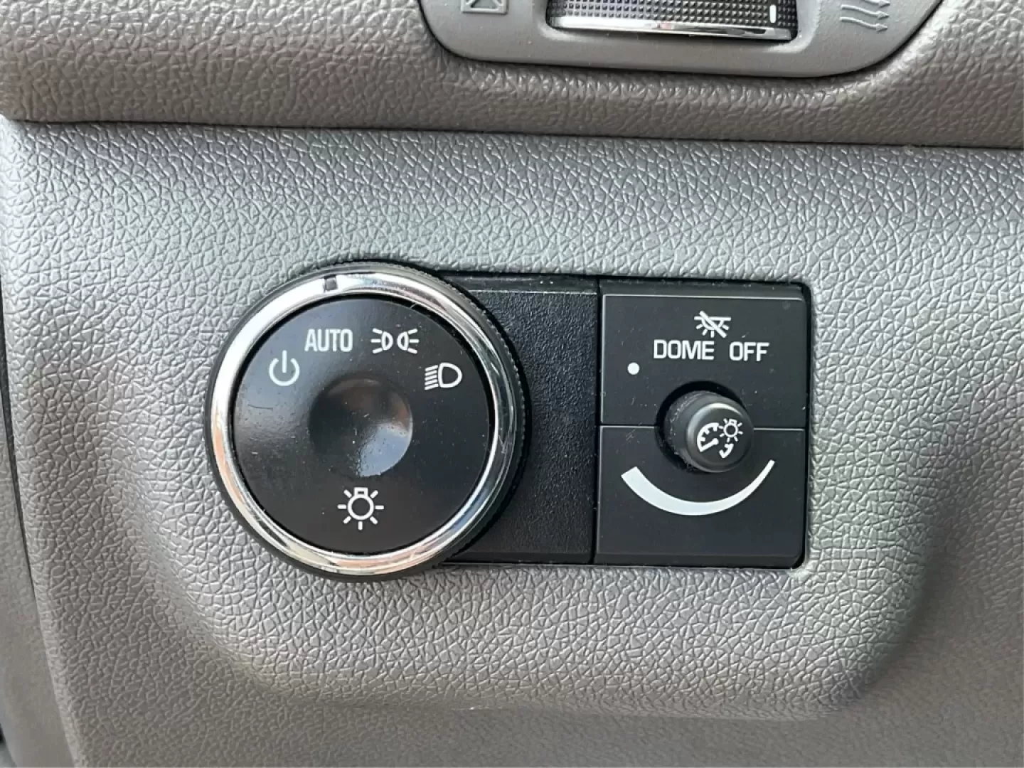 2015 Chevrolet Traverse LS (1GNKVFED9FJ) with an 3.6L V-6 gasoline direct injection engine, located at 4508 South Dixie Dr, Moraine, OH, 45439, (937) 908-9800, 39.689976, -84.218452 - **Adventure Awaits with the 2015 Chevrolet Traverse LS Perfect for Growing Families and Weekend Getaways!**<br /> <br /> Are you ready to elevate your family outings or weekend adventures? Look no further than the 2015 Chevrolet Traverse LS, a spacious and versatile SUV designed to meet the demands - Photo#16