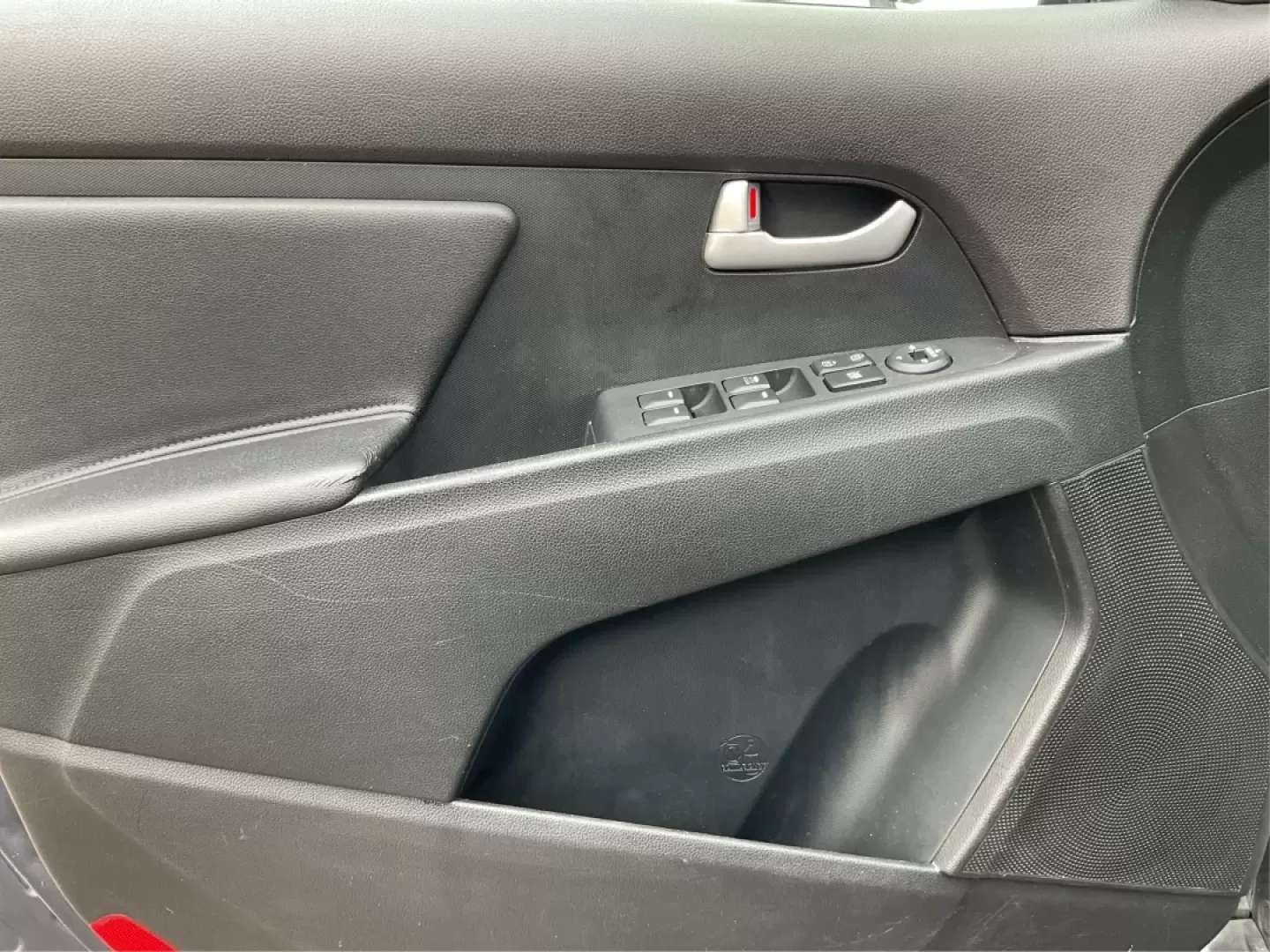 2014 Kia Sportage LX (KNDPBCAC3E7) with an 2.4L I-4 gasoline direct injection engine, located at 1184 Kauffman Ave, Fairborn, OH, 45324, (937) 908-9800, 39.807072, -84.030914 - **Adventure Awaits: Explore the 2014 Kia Sportage LX at Advantage Car and Credit!**<br /> <br /> Are you ready to embrace the open road and create unforgettable memories? The 2014 Kia Sportage LX is your ticket to adventure, perfect for weekend getaways, family trips, or daily commuting around Fairb - Photo#17