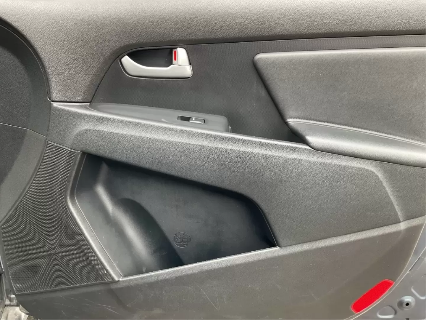 2014 Kia Sportage LX (KNDPBCAC3E7) with an 2.4L I-4 gasoline direct injection engine, located at 1184 Kauffman Ave, Fairborn, OH, 45324, (937) 908-9800, 39.807072, -84.030914 - **Adventure Awaits: Explore the 2014 Kia Sportage LX at Advantage Car and Credit!**<br /> <br /> Are you ready to embrace the open road and create unforgettable memories? The 2014 Kia Sportage LX is your ticket to adventure, perfect for weekend getaways, family trips, or daily commuting around Fairb - Photo#18