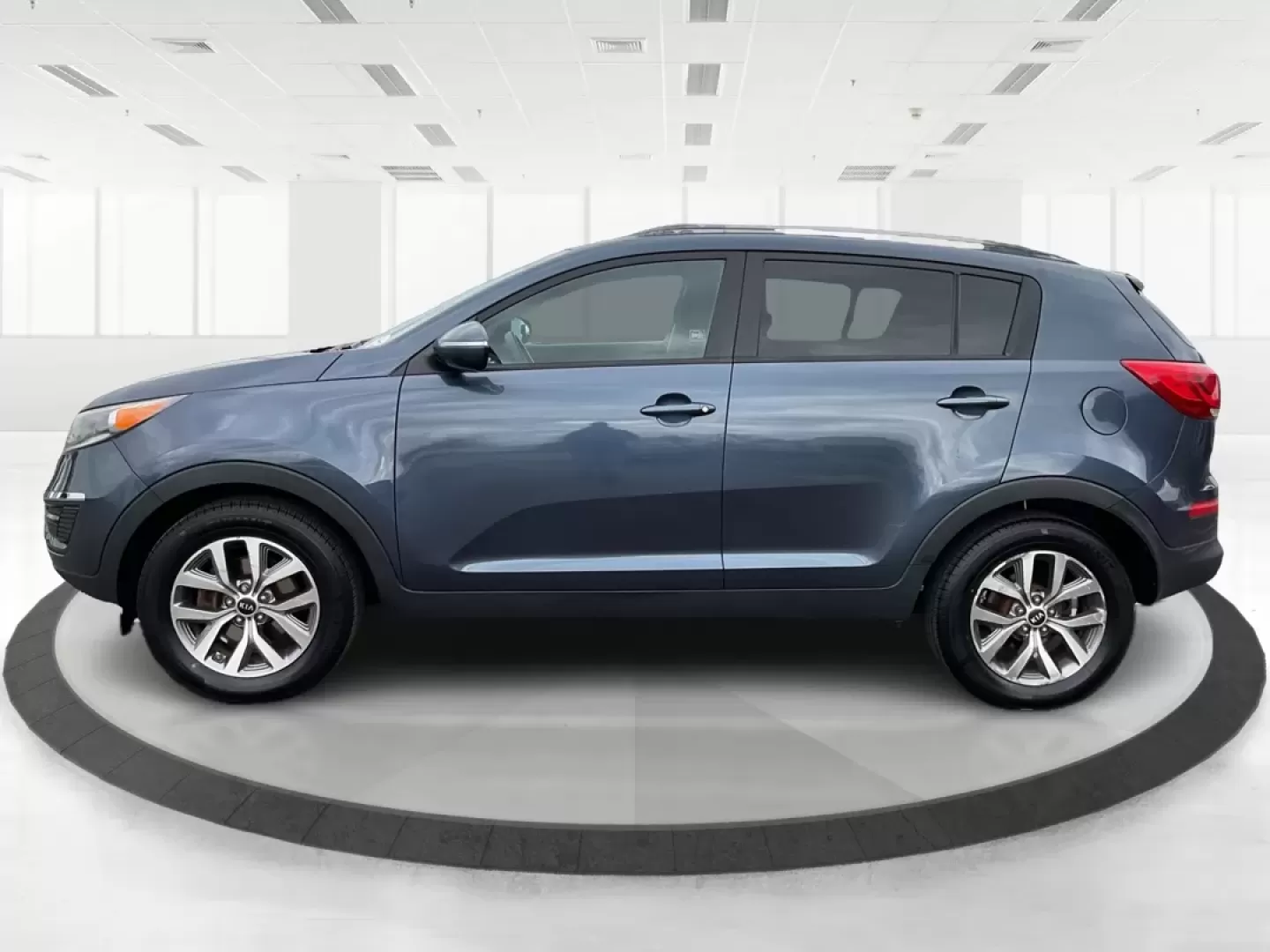 2014 Kia Sportage LX (KNDPBCAC3E7) with an 2.4L I-4 gasoline direct injection engine, located at 8750 N County Rd 25A, Piqua, OH, 45356, (937) 908-9800, 40.164391, -84.232513 - **Adventure Awaits: Explore the 2014 Kia Sportage LX at Advantage Car and Credit!**<br /> <br /> Are you ready to embrace the open road and create unforgettable memories? The 2014 Kia Sportage LX is your ticket to adventure, perfect for weekend getaways, family trips, or daily commuting around Fairb - Photo#5