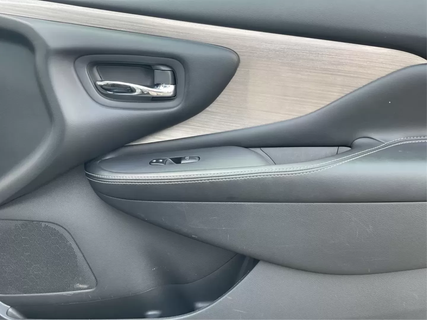 2017 Nissan Murano S AWD (5N1AZ2MH6HN) with an 3.5L V6 DOHC 24V engine, Continuously Variable Transmission transmission, located at 1230 East Main St, Xenia, OH, 45385, (937) 908-9800, 39.688026, -83.910172 - **Adventure-Ready: 2017 Nissan Murano S AWD at Advantage Car and Credit in Fairborn, OH**<br /> <br /> Are you ready to elevate your lifestyle with a vehicle that perfectly blends comfort, safety, and versatility? Look no further than this stunning 2017 Nissan Murano S AWD, available now at Advantag - Photo#18
