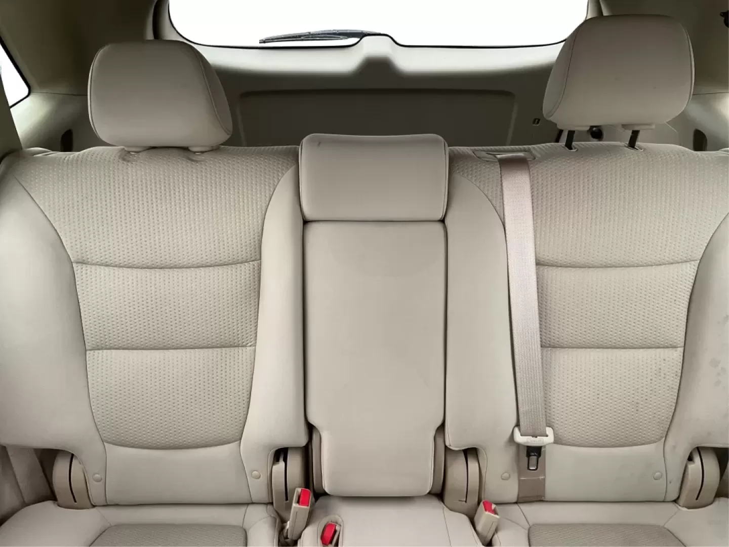 2011 Kia Sorento LX (5XYKT3A1XBG) with an 2.4L I-4 DOHC engine, located at 4508 South Dixie Dr, Moraine, OH, 45439, (937) 908-9800, 39.689976, -84.218452 - Are you searching for the perfect vehicle to enhance your family adventures while providing reliability and comfort? Look no further! At Advantage Car and Credit in Fairborn, OH, we present an exceptional 2011 Kia Sorento that's ready to take your lifestyle to the next level. Whether you're planning - Photo#13