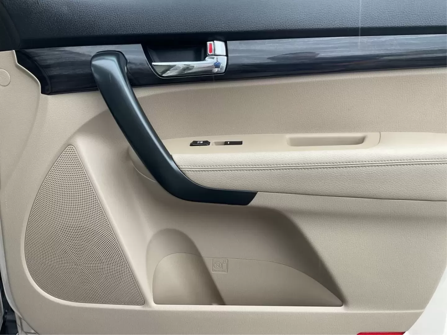 2011 Kia Sorento LX (5XYKT3A1XBG) with an 2.4L I-4 DOHC engine, located at 4508 South Dixie Dr, Moraine, OH, 45439, (937) 908-9800, 39.689976, -84.218452 - Are you searching for the perfect vehicle to enhance your family adventures while providing reliability and comfort? Look no further! At Advantage Car and Credit in Fairborn, OH, we present an exceptional 2011 Kia Sorento that's ready to take your lifestyle to the next level. Whether you're planning - Photo#17