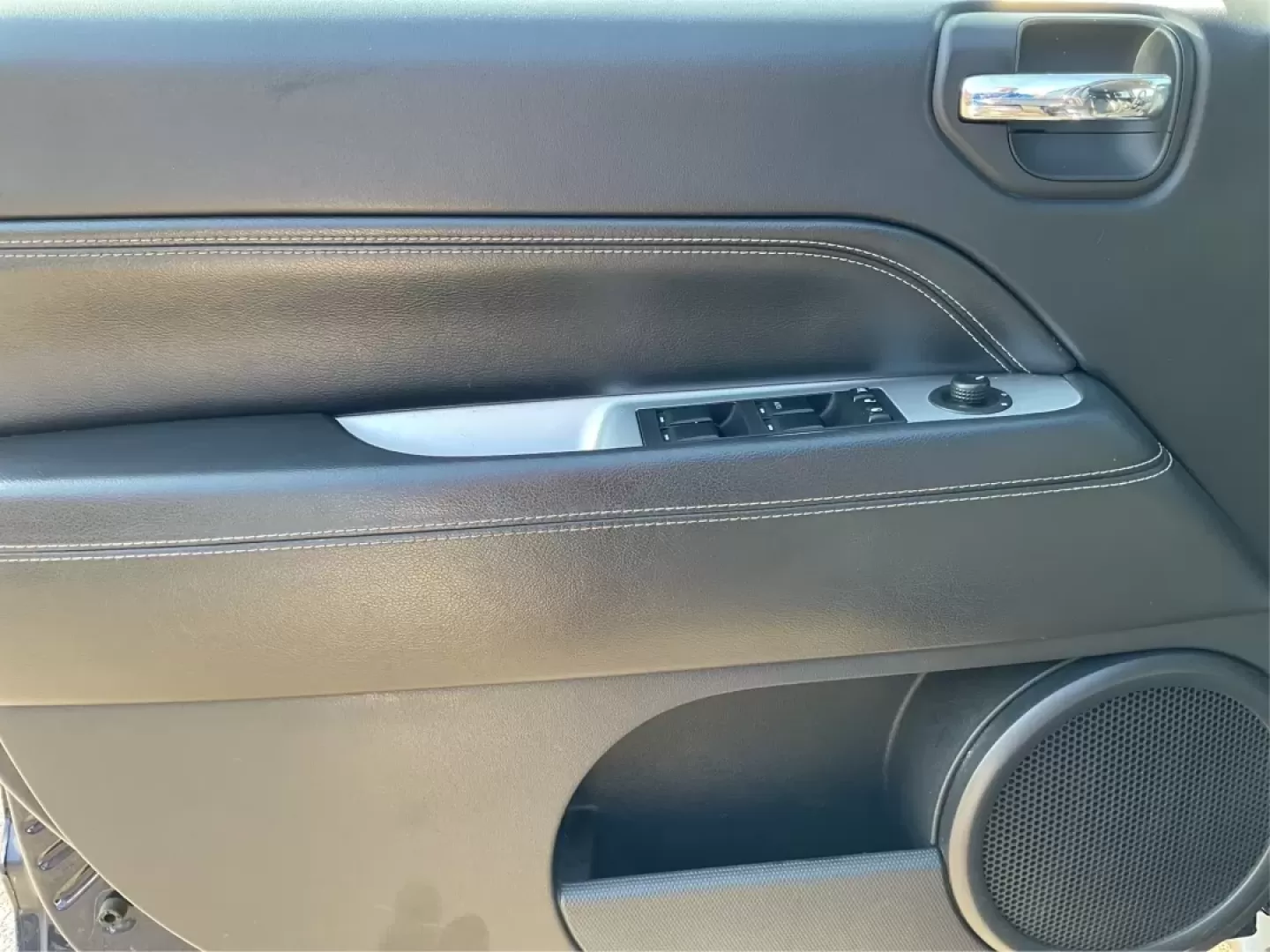 2016 Jeep Compass Latitude 4WD (1C4NJDEB7GD) with an 2.4L L4 DOHC 16V engine, 6-Speed Automatic transmission, located at 401 Woodman Dr, Riverside, OH, 45431, (937) 908-9800, 39.760899, -84.123421 - **Discover Adventure with the 2016 Jeep Compass Latitude 4WD at Advantage Car and Credit!**<br /> <br /> Are you ready to embrace your next adventure? Whether you're planning a weekend getaway, commuting to work, or navigating your family through busy city streets, the 2016 Jeep Compass Latitude 4WD - Photo#18