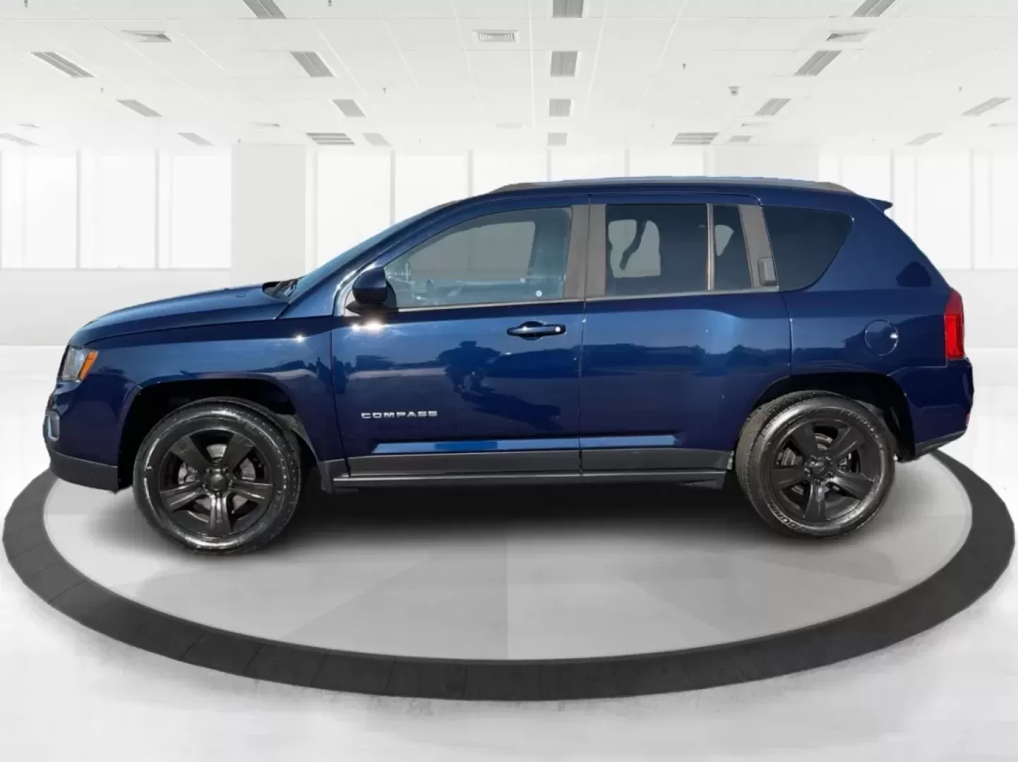 2016 Jeep Compass Latitude 4WD (1C4NJDEB7GD) with an 2.4L L4 DOHC 16V engine, 6-Speed Automatic transmission, located at 880 E. National Road, Vandalia, OH, 45377, (937) 908-9800, 39.891918, -84.183594 - **Discover Adventure with the 2016 Jeep Compass Latitude 4WD at Advantage Car and Credit!**<br /> <br /> Are you ready to embrace your next adventure? Whether you're planning a weekend getaway, commuting to work, or navigating your family through busy city streets, the 2016 Jeep Compass Latitude 4WD - Photo#5