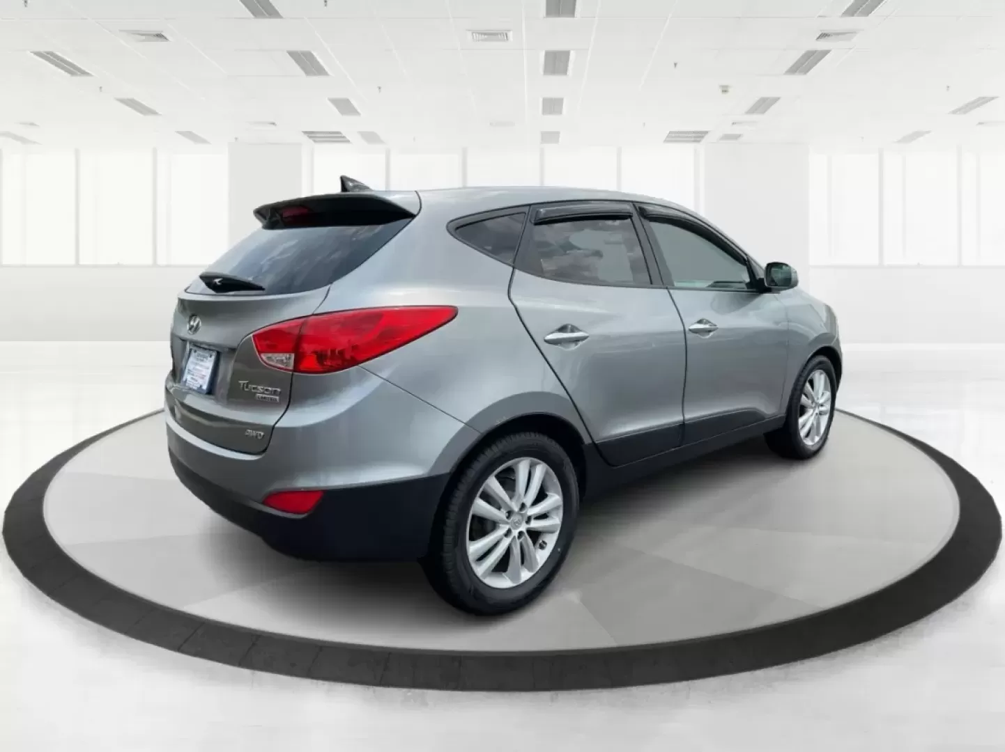 2010 Hyundai Tucson Limited (KM8JUCAC0AU) with an Theta II 2.4L I-4 DOHC engine, located at 4508 South Dixie Dr, Moraine, OH, 45439, (937) 908-9800, 39.689976, -84.218452 - **Adventure Awaits with the 2010 Hyundai Tucson Limited at Advantage Car and Credit!**<br /> <br /> Are you ready to embark on new adventures with your family or explore the great outdoors? The 2010 Hyundai Tucson Limited is the perfect companion for anyone who craves versatility and comfort-ideal f - Photo#2