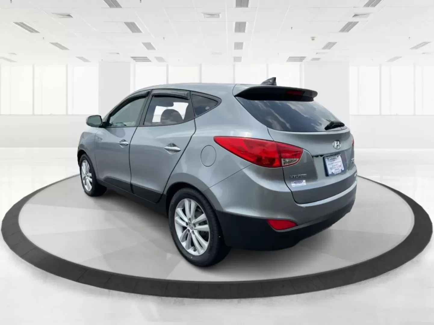2010 Hyundai Tucson Limited (KM8JUCAC0AU) with an Theta II 2.4L I-4 DOHC engine, located at 4508 South Dixie Dr, Moraine, OH, 45439, (937) 908-9800, 39.689976, -84.218452 - **Adventure Awaits with the 2010 Hyundai Tucson Limited at Advantage Car and Credit!**<br /> <br /> Are you ready to embark on new adventures with your family or explore the great outdoors? The 2010 Hyundai Tucson Limited is the perfect companion for anyone who craves versatility and comfort-ideal f - Photo#4