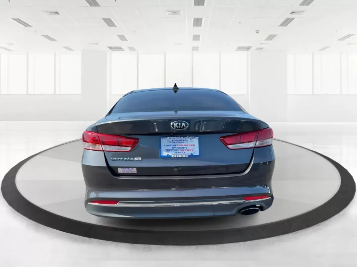 2017 Kia Optima LX (5XXGT4L37HG) with an Theta II 2.4L I-4 gasoline direct injection engine, located at 1184 Kauffman Ave, Fairborn, OH, 45324, (937) 908-9800, 39.807072, -84.030914 - Discover the perfect blend of style and functionality with this 2017 Kia Optima LX, available at Advantage Car and Credit, your trusted Buy Here Pay Here dealership in Fairborn, OH. Whether you're commuting to work, shuttling the kids to school, or planning a weekend getaway, this sedan is designed - Photo#3