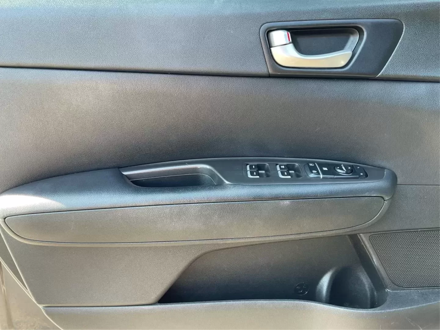 2017 Kia Optima LX (5XXGT4L37HG) with an Theta II 2.4L I-4 gasoline direct injection engine, located at 1184 Kauffman Ave, Fairborn, OH, 45324, (937) 908-9800, 39.807072, -84.030914 - Discover the perfect blend of style and functionality with this 2017 Kia Optima LX, available at Advantage Car and Credit, your trusted Buy Here Pay Here dealership in Fairborn, OH. Whether you're commuting to work, shuttling the kids to school, or planning a weekend getaway, this sedan is designed - Photo#17