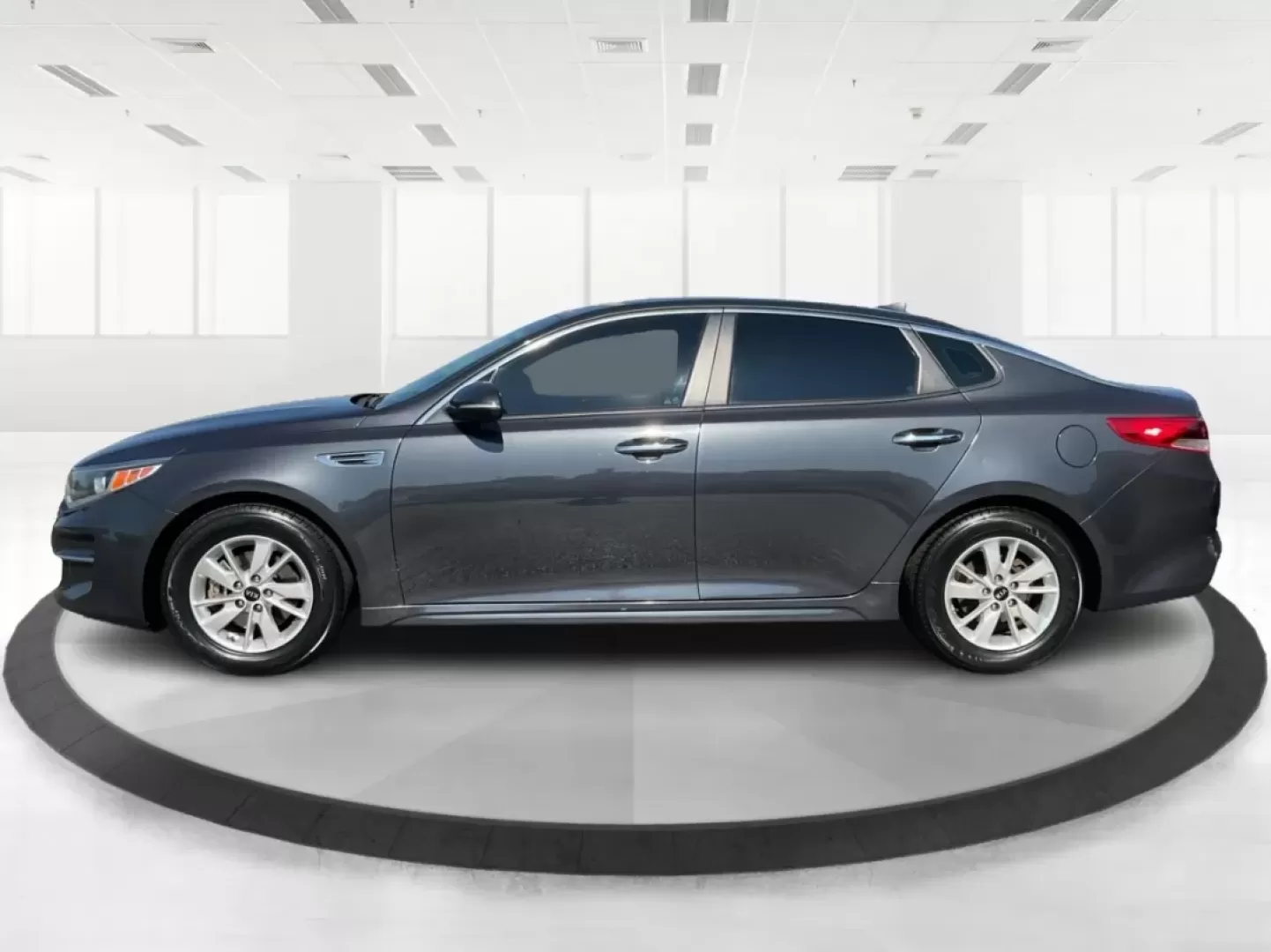 2017 Kia Optima LX (5XXGT4L37HG) with an Theta II 2.4L I-4 gasoline direct injection engine, located at 4508 South Dixie Dr, Moraine, OH, 45439, (937) 908-9800, 39.689976, -84.218452 - Discover the perfect blend of style and functionality with this 2017 Kia Optima LX, available at Advantage Car and Credit, your trusted Buy Here Pay Here dealership in Fairborn, OH. Whether you're commuting to work, shuttling the kids to school, or planning a weekend getaway, this sedan is designed - Photo#5