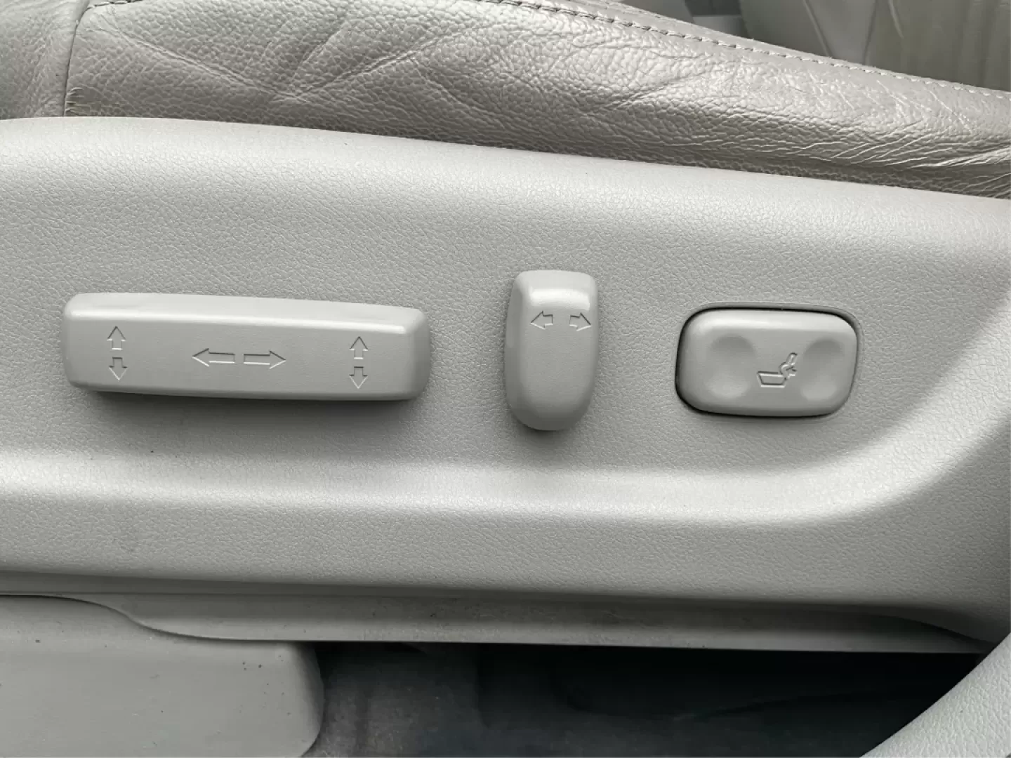 2012 Honda CR-V EX-L 4WD 5-Speed AT (2HKRM3H75CH) with an Other engine, located at 1099 N County Rd 25A , Troy, OH, 45373, (937) 908-9800, 40.057079, -84.212883 - Are you ready to elevate your adventures and daily commutes with a reliable vehicle? The 2012 Honda CR-V EX-L is perfect for individuals and families alike, offering a comfortable ride with ample space and versatile features. Whether you're navigating the bustling streets of Fairborn, OH, or heading - Photo#16