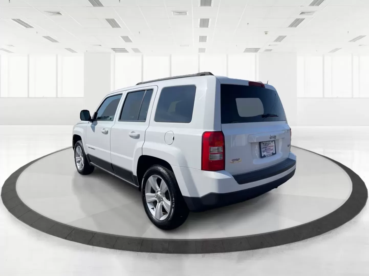 2014 Jeep Patriot Latitude (1C4NJPFB0ED) with an 2.4L I-4 DOHC engine, located at 880 E. National Road, Vandalia, OH, 45377, (937) 908-9800, 39.891918, -84.183594 - **Adventure Awaits with This 2014 Jeep Patriot Latitude! Perfect for Road Trips and Family Outings!**<br /> <br /> Explore the open road with confidence and comfort in this 2014 Jeep Patriot Latitude, now available at Advantage Car and Credit in Fairborn, OH. This SUV is the ideal companion for grow - Photo#4