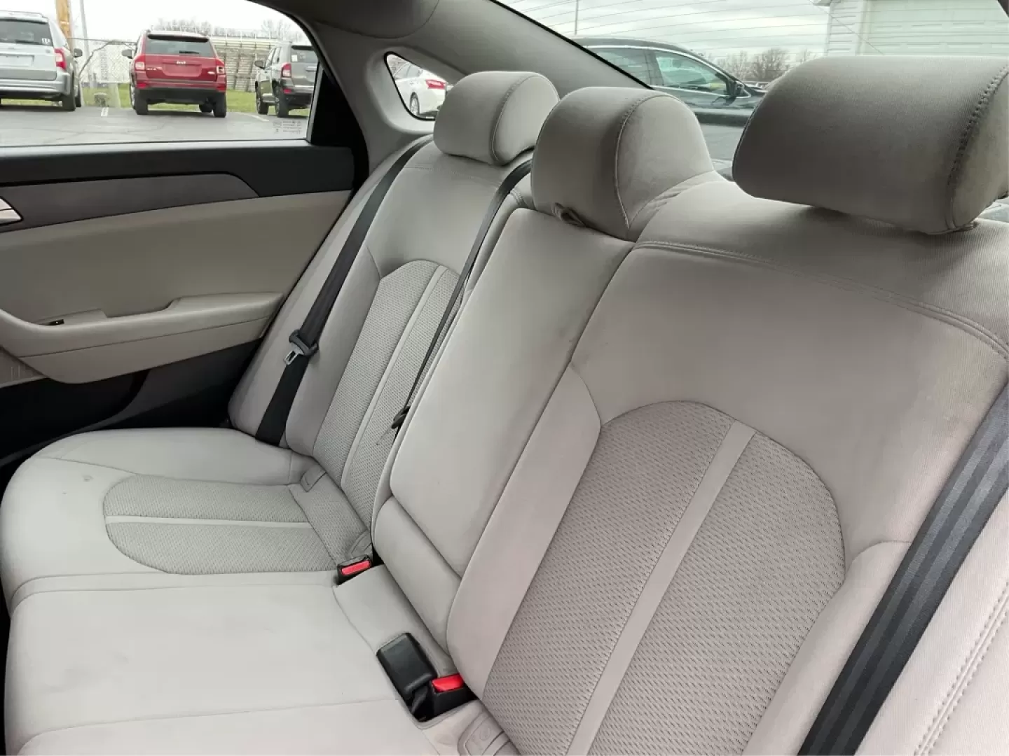 2017 Hyundai Sonata Base/SE (5NPE24AF8HH) with an Other engine, located at 1184 Kauffman Ave, Fairborn, OH, 45324, (937) 908-9800, 39.807072, -84.030914 - **Discover Your Next Adventure with the 2017 Hyundai Sonata at Advantage Car and Credit!**<br /> <br /> Are you in the market for a reliable sedan that effortlessly combines comfort, style, and functionality? Look no further than the 2017 Hyundai Sonata, available now at Advantage Car and Credit in - Photo#10