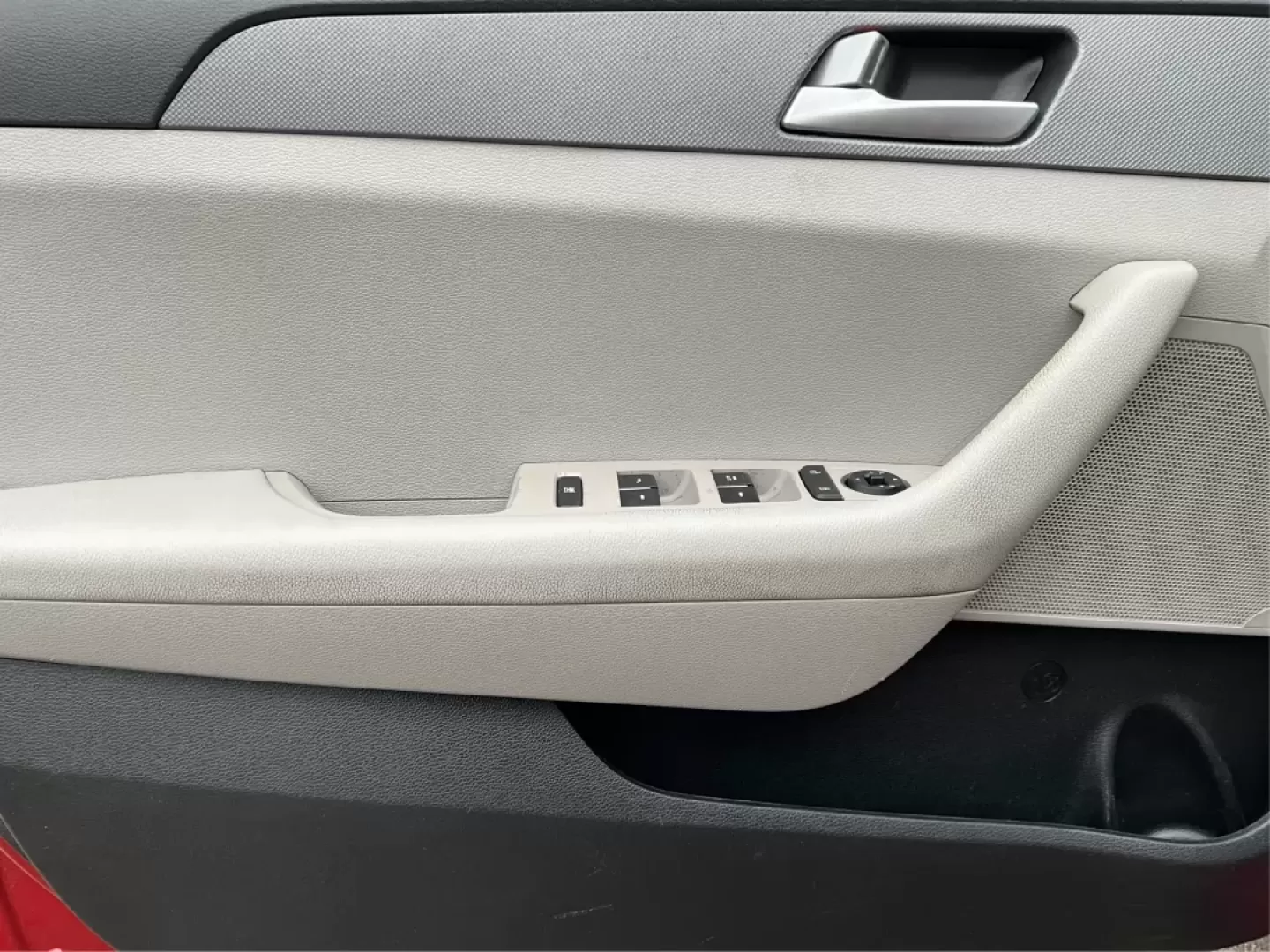 2017 Hyundai Sonata Base/SE (5NPE24AF8HH) with an Other engine, located at 1184 Kauffman Ave, Fairborn, OH, 45324, (937) 908-9800, 39.807072, -84.030914 - **Discover Your Next Adventure with the 2017 Hyundai Sonata at Advantage Car and Credit!**<br /> <br /> Are you in the market for a reliable sedan that effortlessly combines comfort, style, and functionality? Look no further than the 2017 Hyundai Sonata, available now at Advantage Car and Credit in - Photo#17