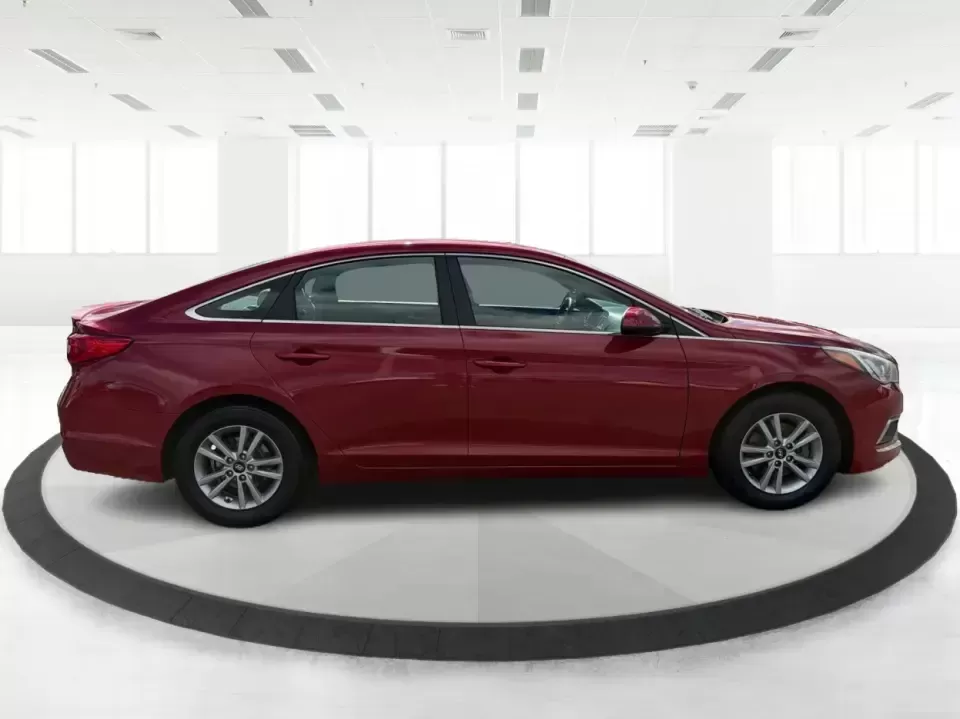 2017 Hyundai Sonata SE (5NPE24AF8HH) with an 2.4L L4 DOHC 16V engine, 7A transmission, located at 1099 N County Rd 25A , Troy, OH, 45373, (937) 908-9800, 40.057079, -84.212883 - Need a reliable, comfortable sedan for the daily drive from Troy to Dayton, school drop-offs, or quick weekend getaways to Charleston Falls Preserve? This red 2017 Hyundai Sonata Base is built for real life-easy to park downtown near the Miami County Courthouse, smooth on I75, and efficient enough f - Photo#1