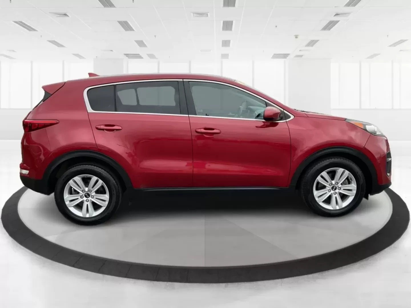 2018 Kia Sportage LX (KNDPM3AC2J7) with an Theta II 2.4L I-4 gasoline direct injection engine, located at 4508 South Dixie Dr, Moraine, OH, 45439, (937) 908-9800, 39.689976, -84.218452 - Experience the thrill of adventure with the 2018 Kia Sportage, a vehicle designed to elevate your daily commute or weekend getaways. This stylish crossover, available at Advantage Car and Credit in Fairborn, OH, is perfect for those who crave versatility and reliability. Whether you're a growing fam - Photo#1
