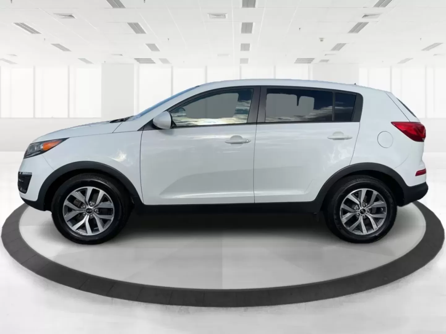 2015 Kia Sportage LX (KNDPB3AC1F7) with an Other engine, located at 1951 S Dayton Lakeview Rd., New Carlisle, OH, 45344, (937) 908-9800, 39.890999, -84.050255 - Are you looking for a versatile vehicle that can handle your family's daily adventures while also being budget-friendly? Look no further than this 2015 Kia Sportage LX, now available at Advantage Car and Credit in Fairborn, OH. This stylish crossover SUV is perfect for growing families, weekend geta - Photo#4