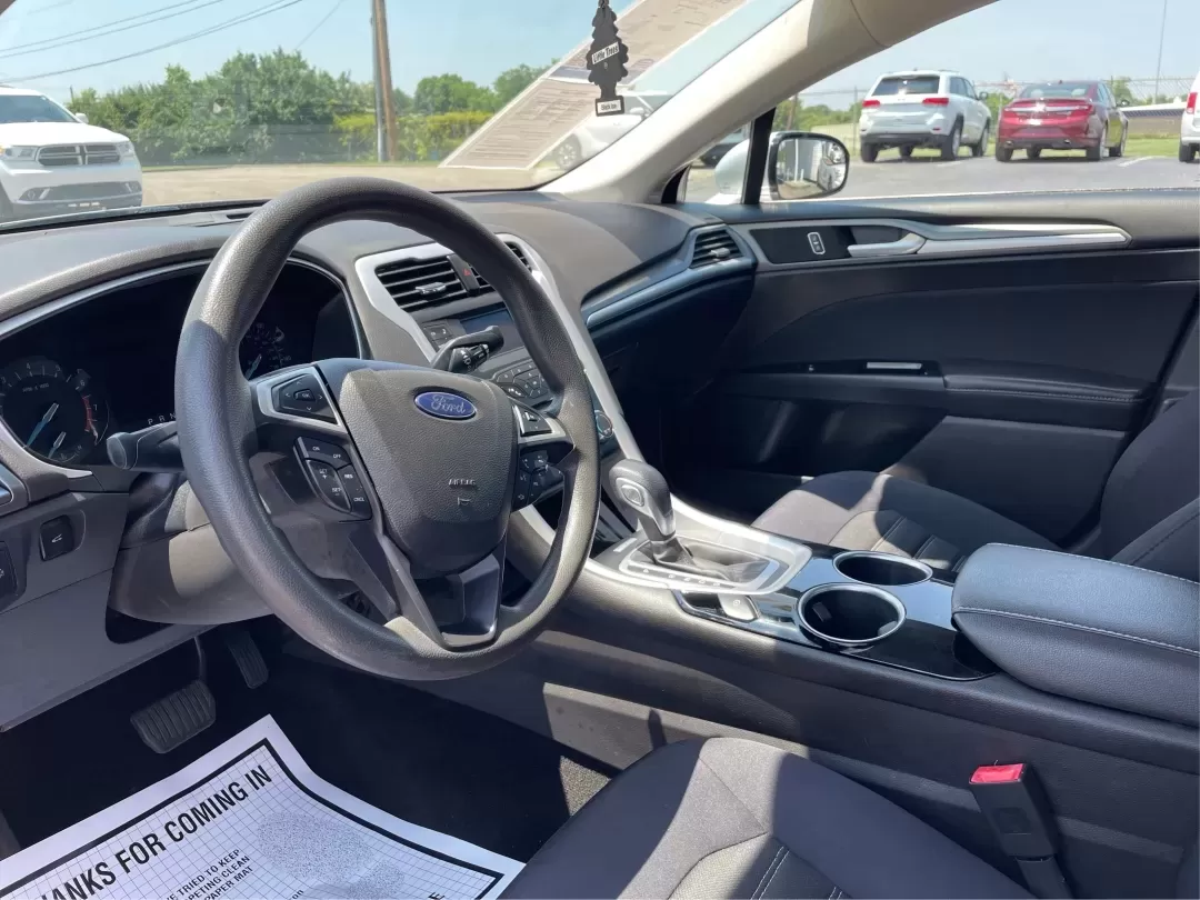 2013 Ford Fusion SE (3FA6P0H73DR) with an Other engine, located at 1230 East Main St, Xenia, OH, 45385, (937) 908-9800, 39.688026, -83.910172 - **Unlock Your Lifestyle with the 2013 Ford Fusion SE Perfect for Your Daily Adventures!**<br /> <br /> Are you looking for a sophisticated sedan that blends style, comfort, and technology? Look no further than this 2013 Ford Fusion SE, located at Advantage Car and Credit in Fairborn, OH. With its a - Photo#9